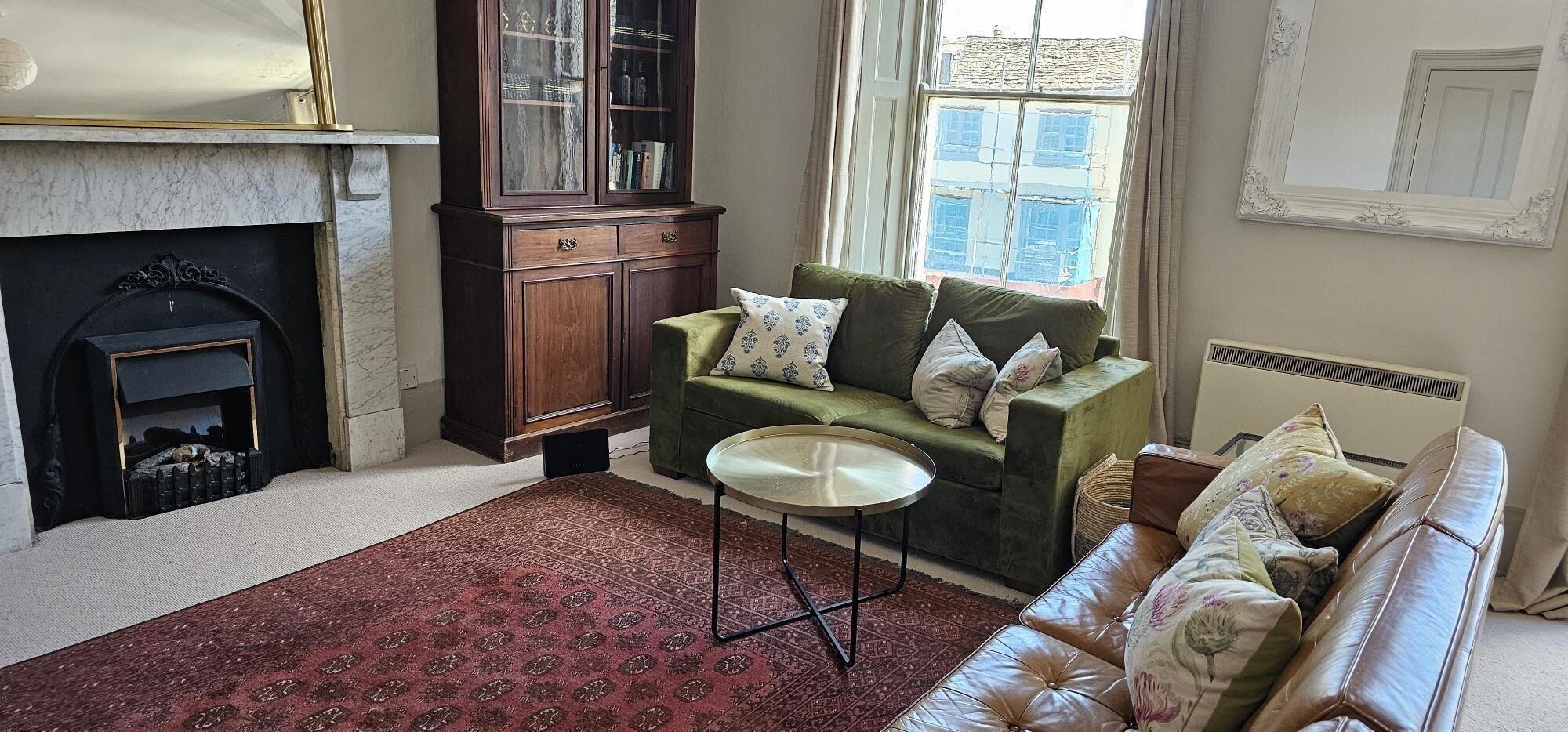 Bar/Salón Burford on the Hill