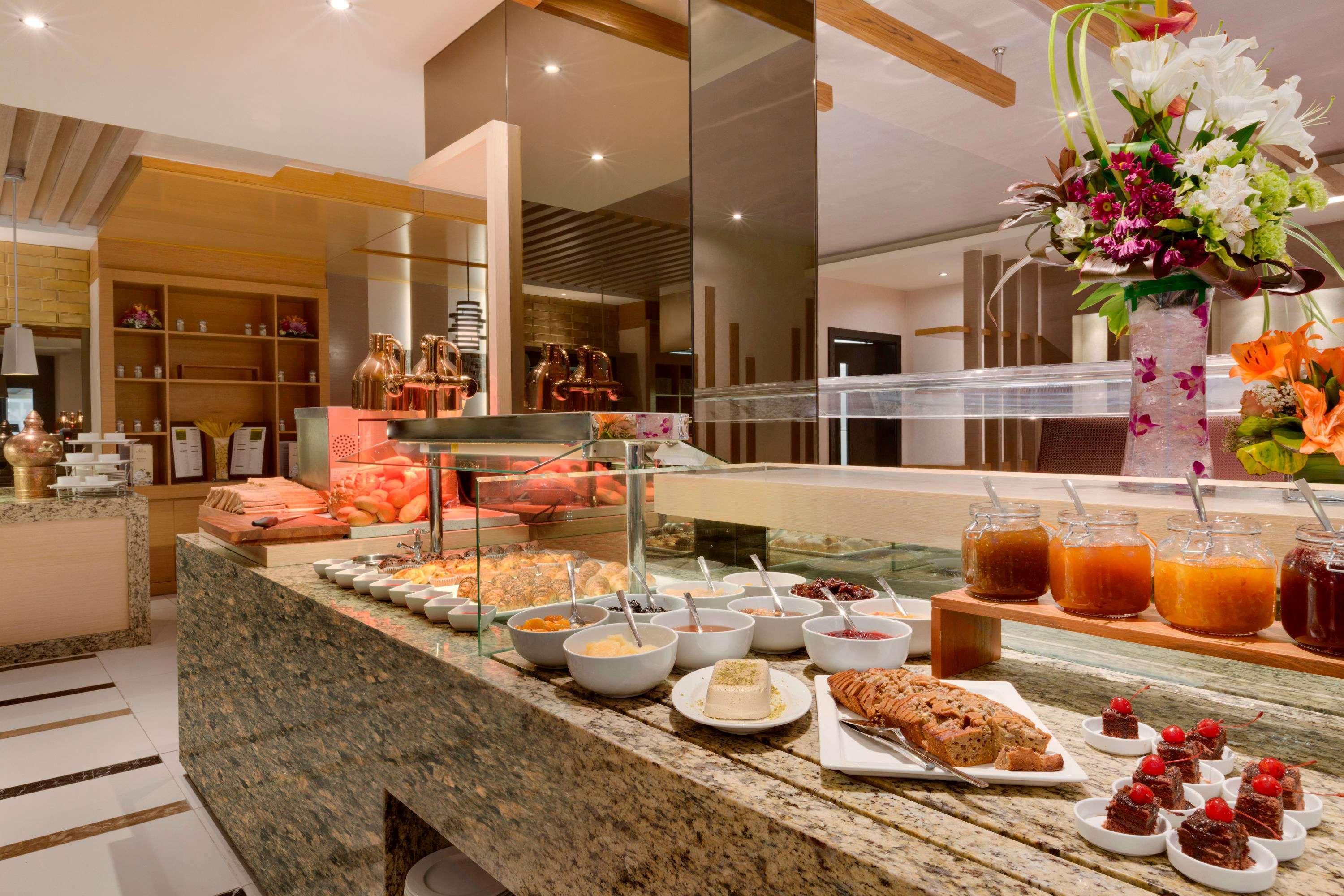Restaurant Ramada Hotel & Suites by Wyndham Amwaj Islands Manama