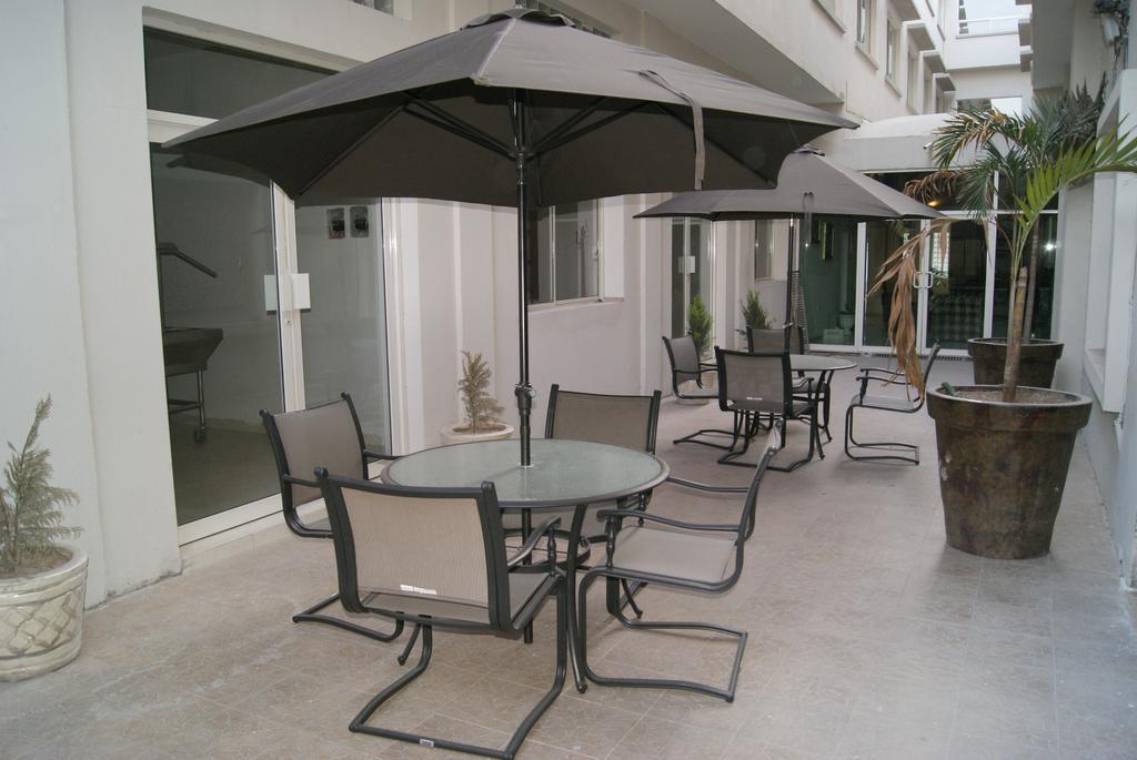 Vista Exterior Hotel Savoy Express