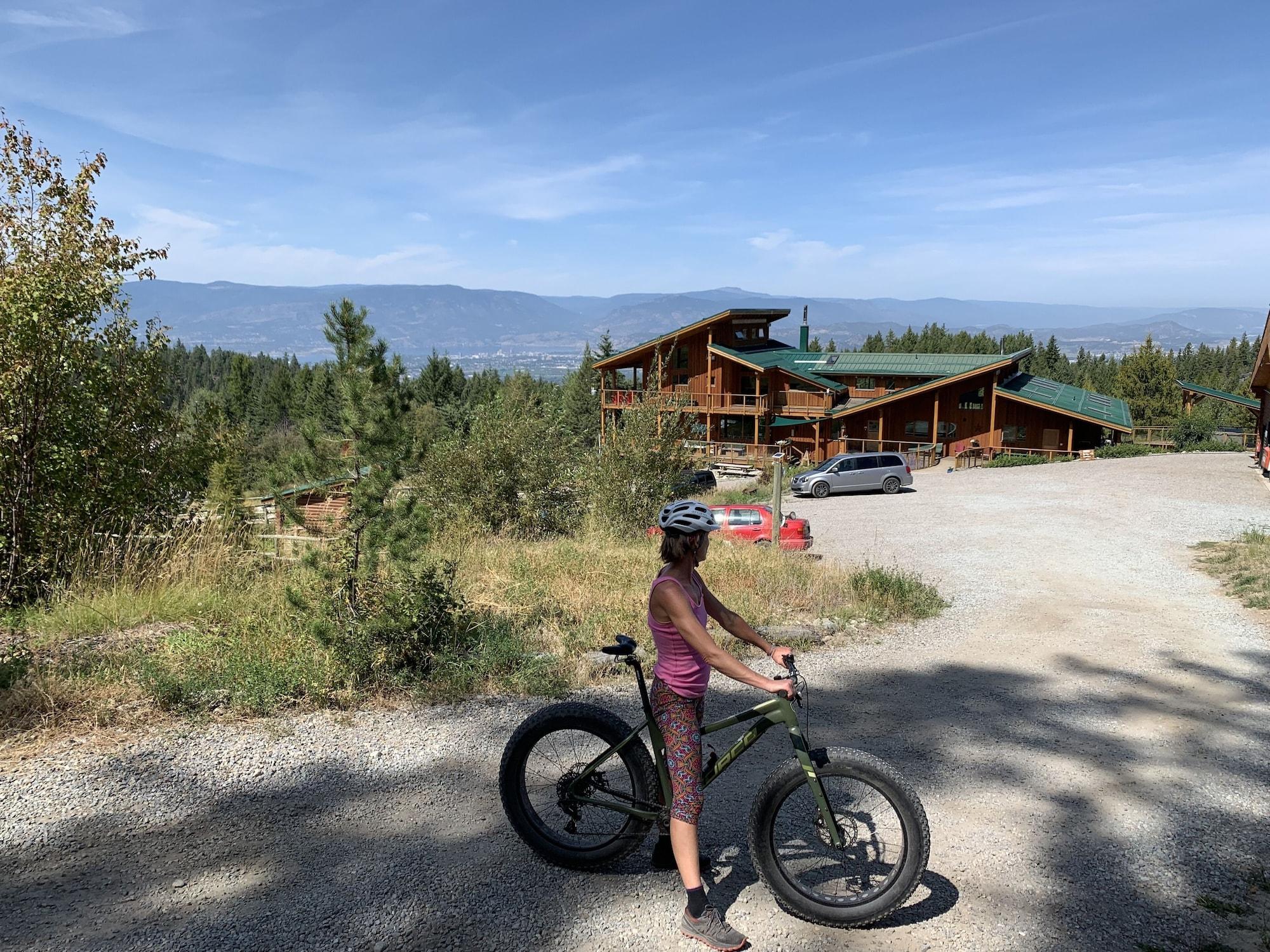 Varios Myra Canyon Lodge + Ranch