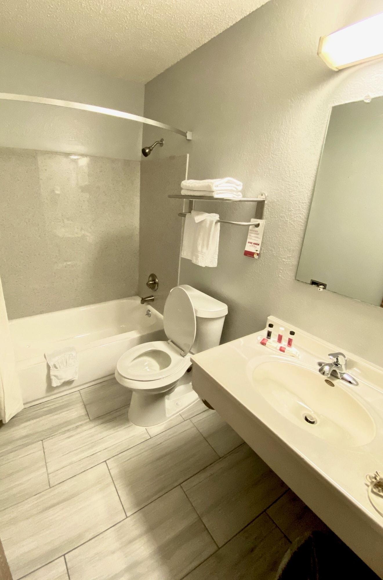 Equipamiento de Habitación Super 8 by Wyndham Hays KS