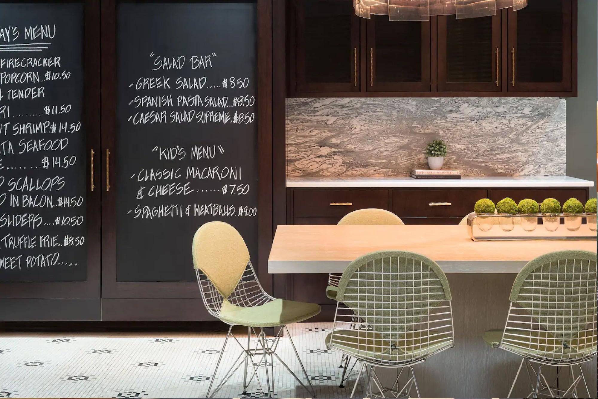Restaurant TRYP by Wyndham Newark Downtown