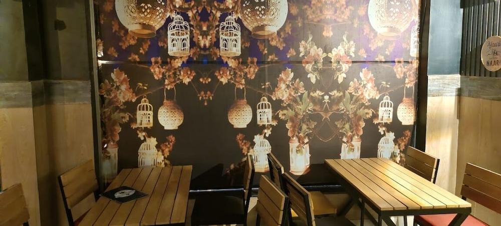 Restaurant Blueberry Residency