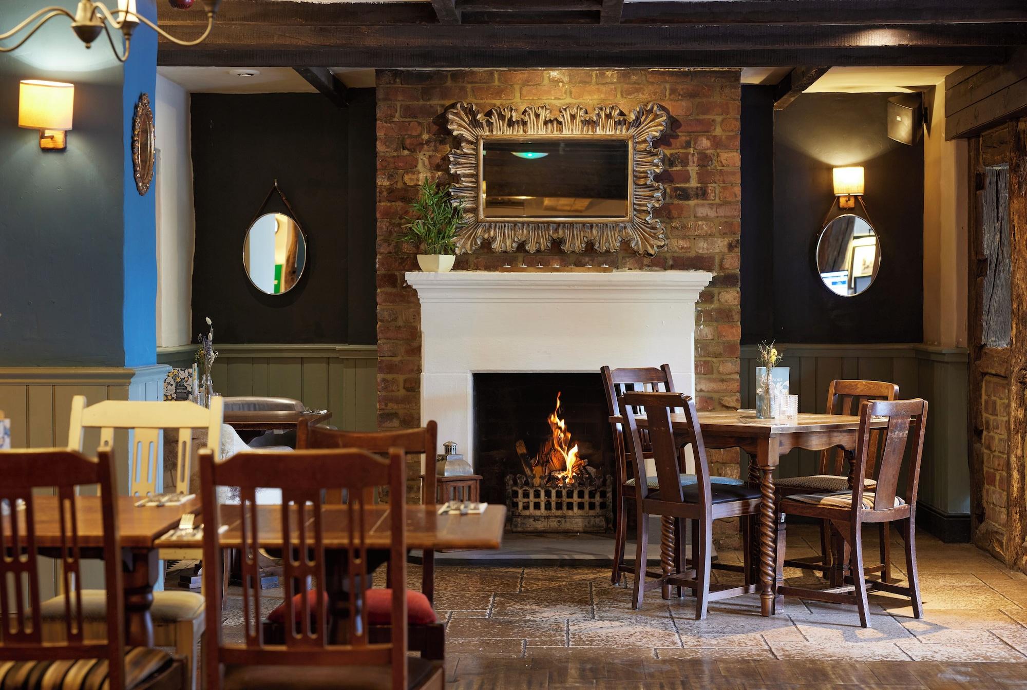 Restaurant Cross Roads Hotel by Greene King Inns