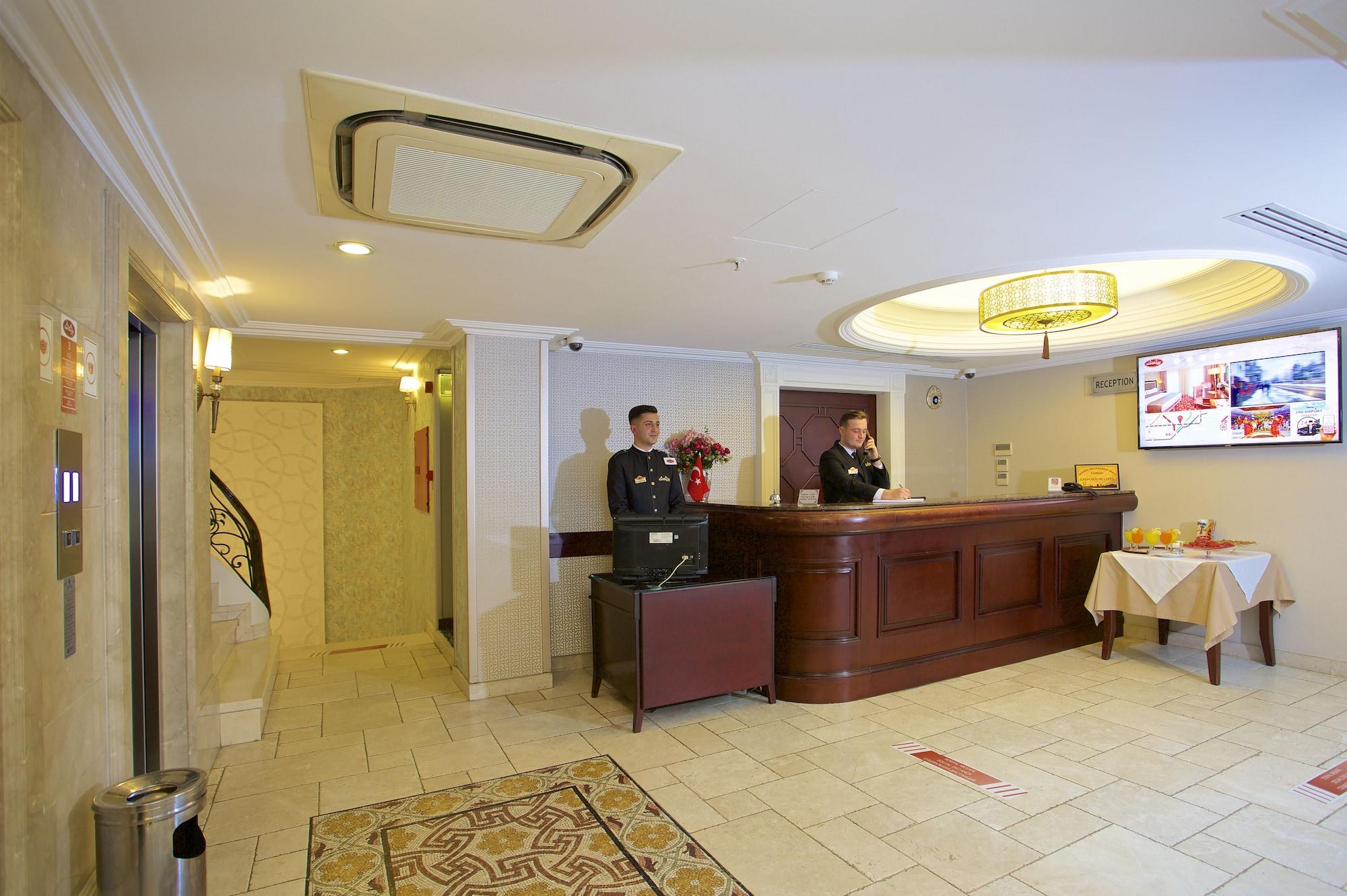 Vista Lobby Emporium Hotel