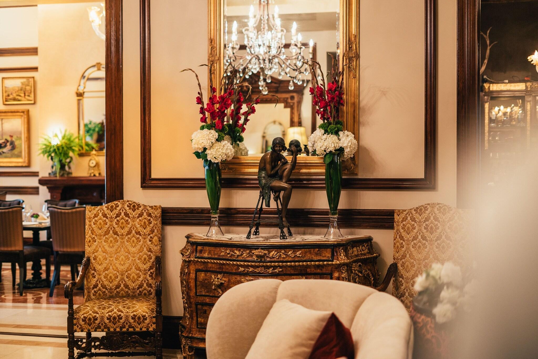 Vista Lobby Neighbourgood Sutter Mansion