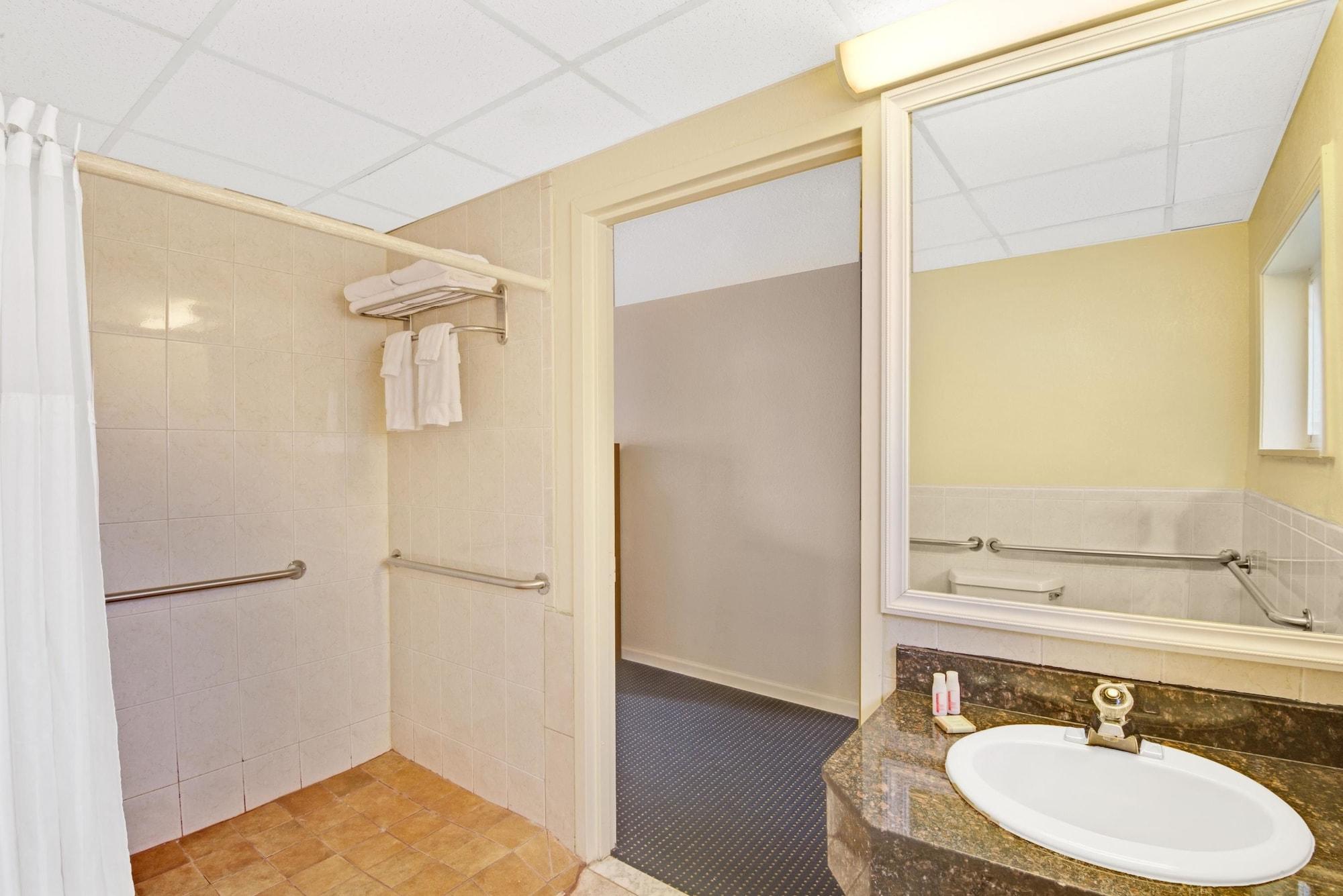 Equipamiento de Habitación Super 8 by Wyndham Milford/New Haven