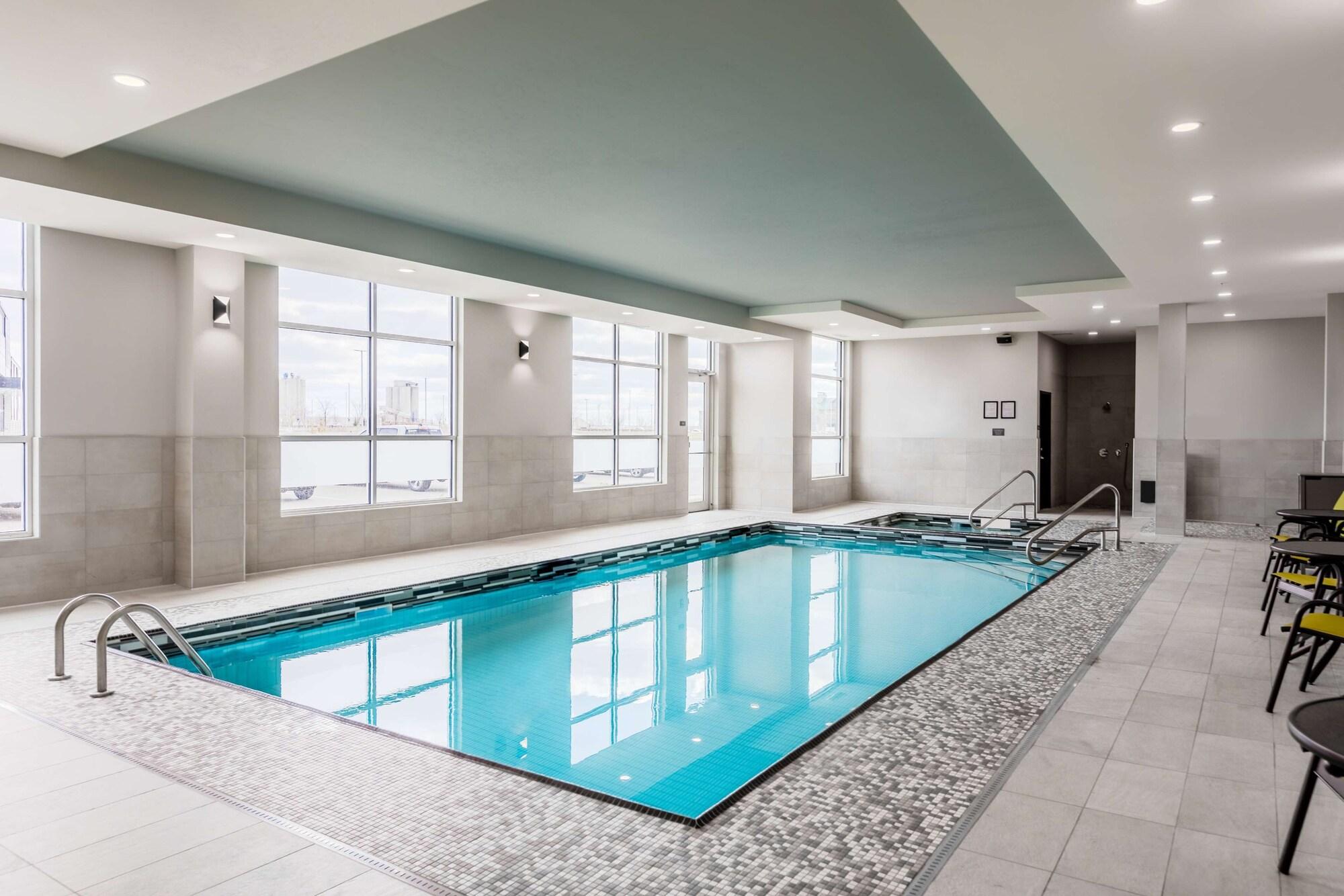 Vista Piscina Hyatt House Winnipeg-South/Outlet Collection