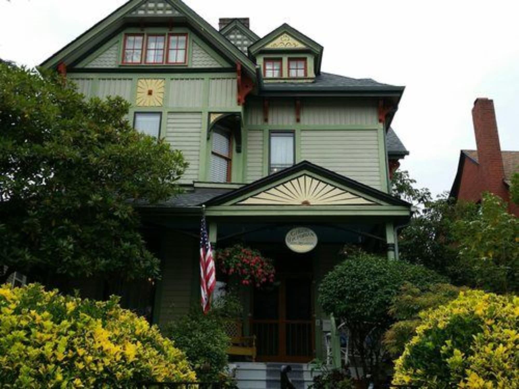 Varios Geiger Victorian B&B