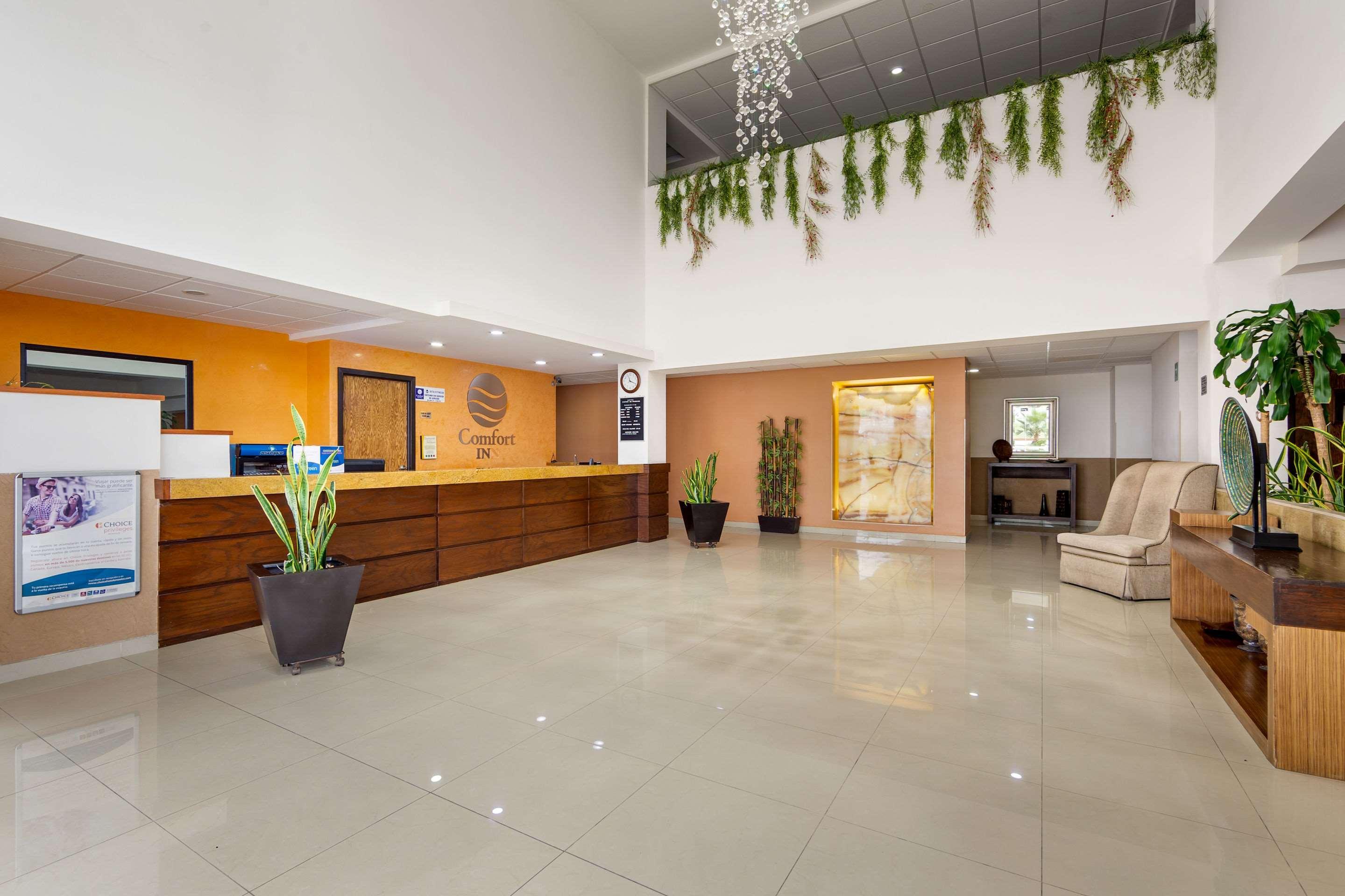 Vista Lobby Comfort Inn Chihuahua