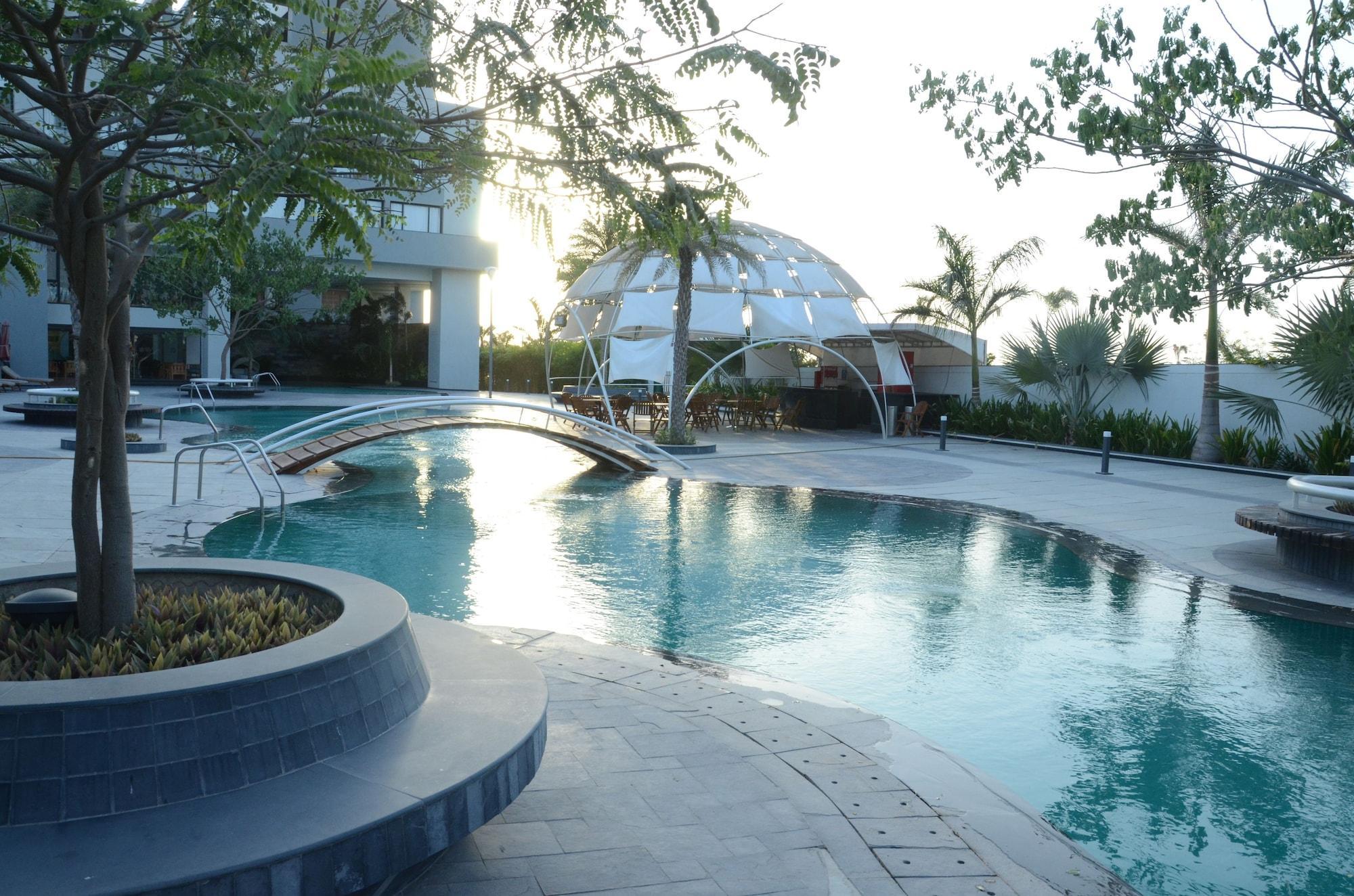 Vista Piscina The Emerald Club