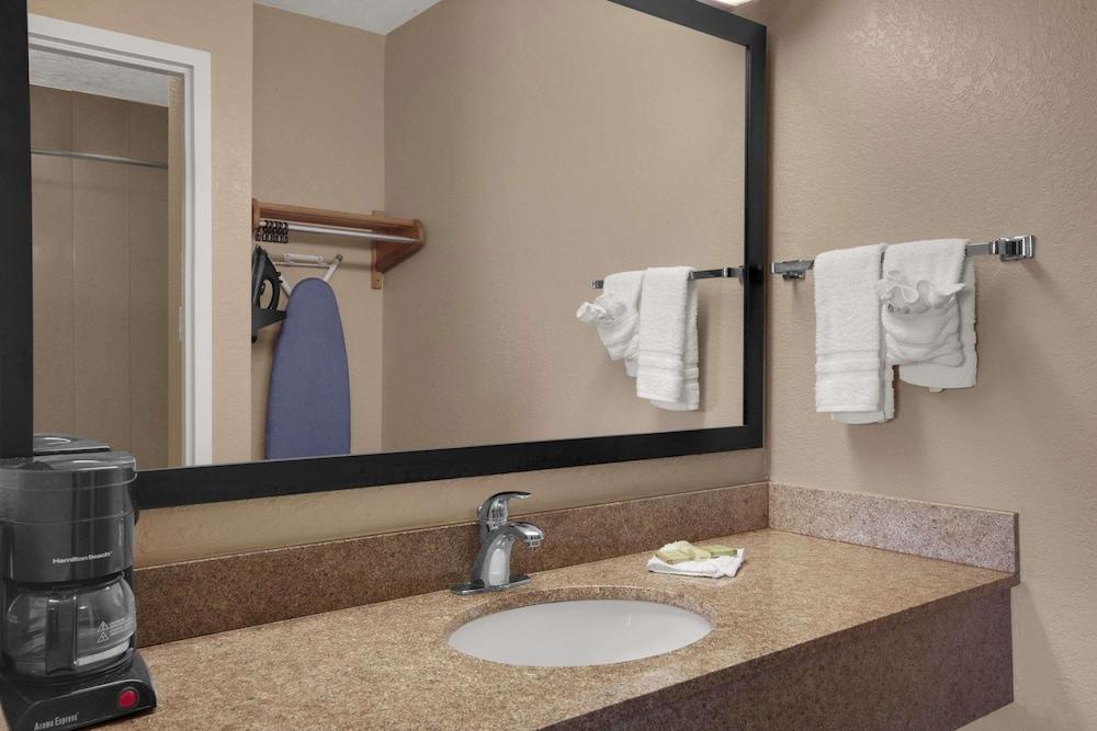 Habitación Super 8 By Wyndham Fort Myers