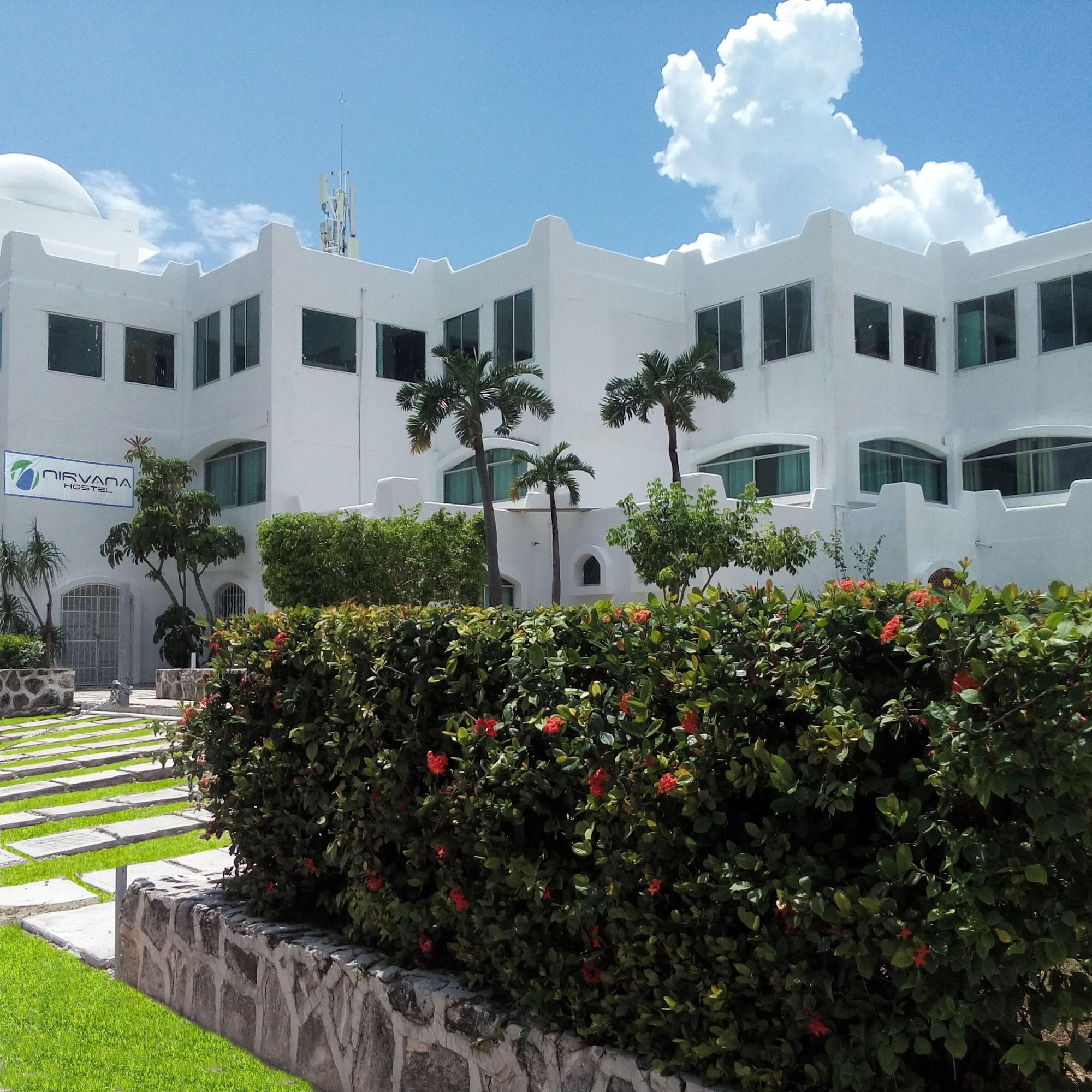 Vista Exterior Nirvana Hostel Cancun Hotel Zone