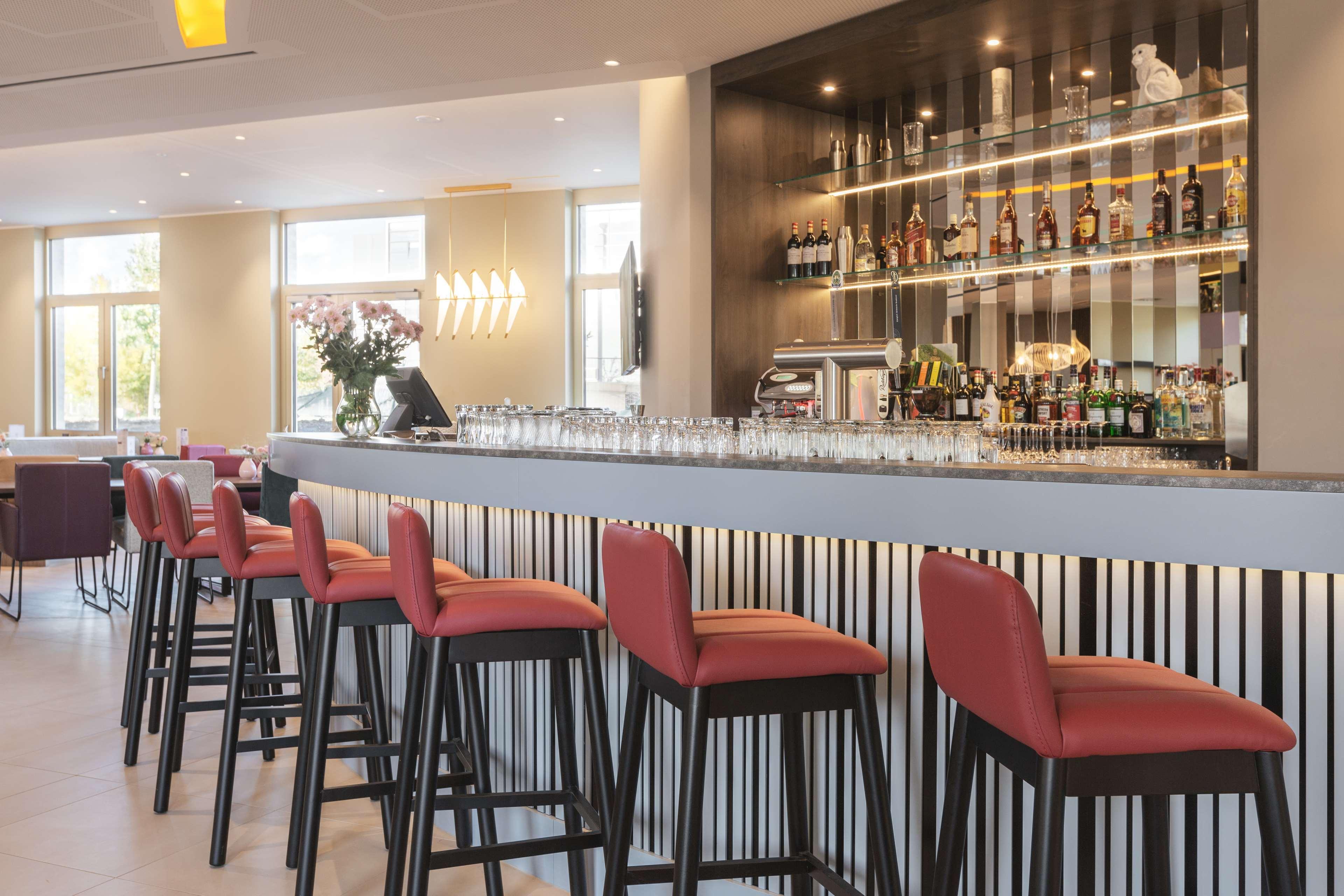Bar/Salón Hampton by Hilton Konstanz
