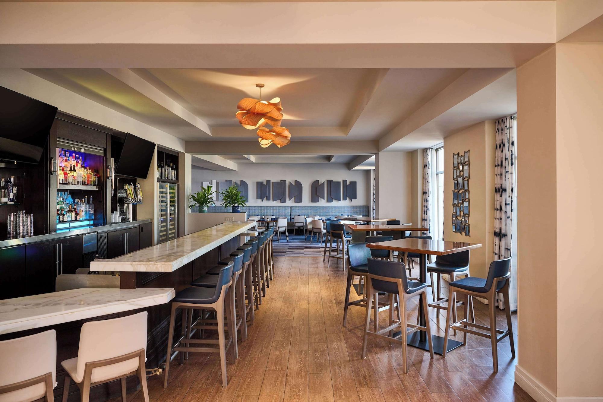 Restaurant DoubleTree by Hilton Irvine - Spectrum