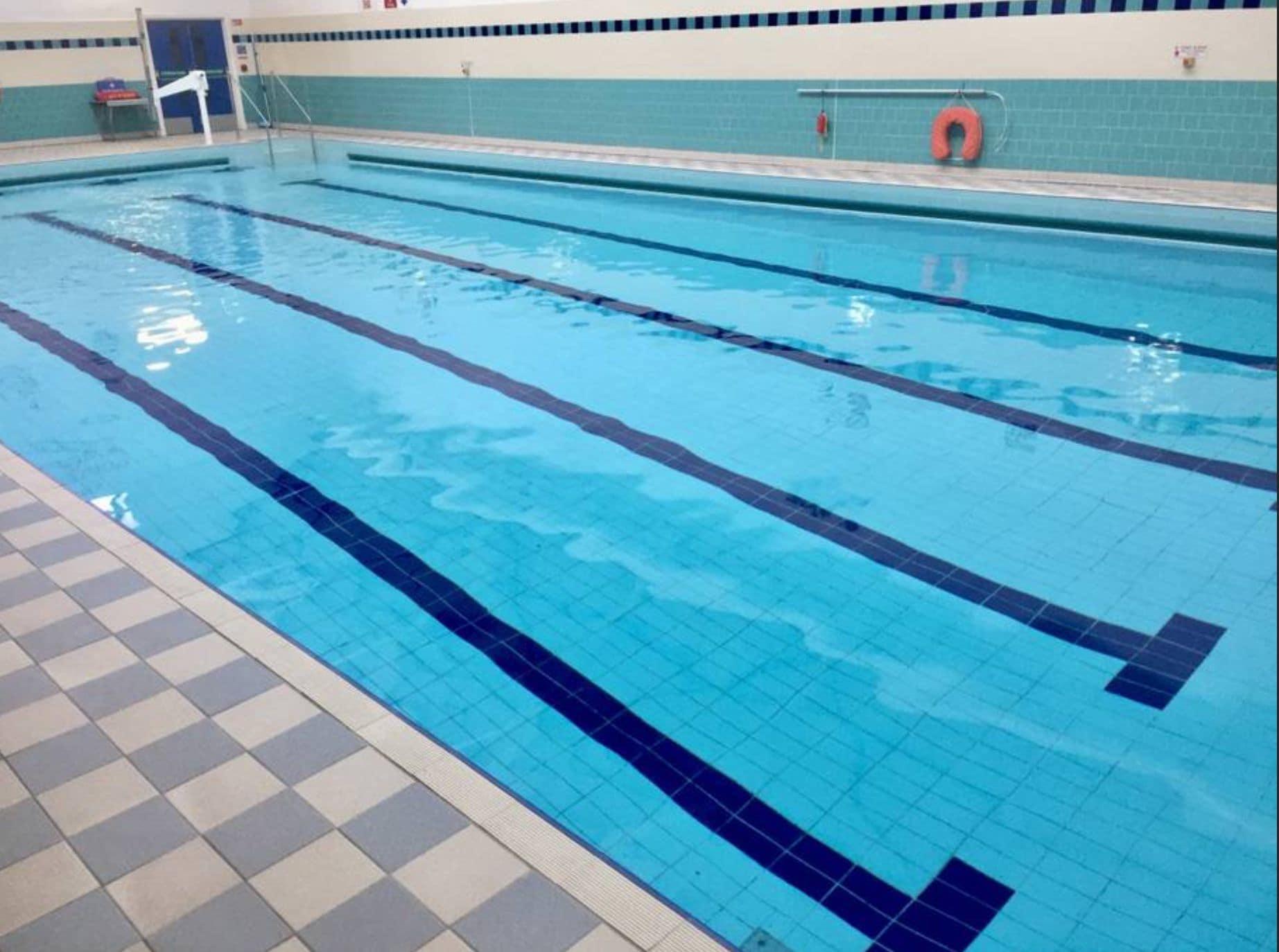 Vista Piscina Two Bedroom Victorian Flat in the Centre of Port Glasgow Close to all Amenities ...........