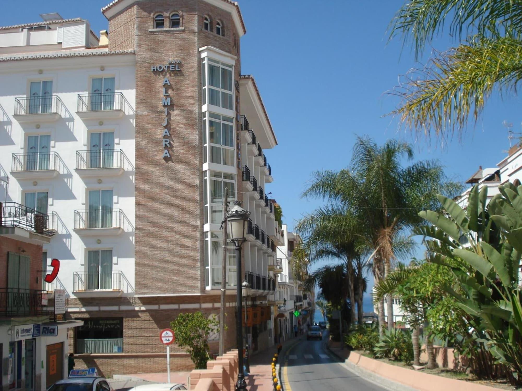 Vista Exterior Hotel Almijara – Mares