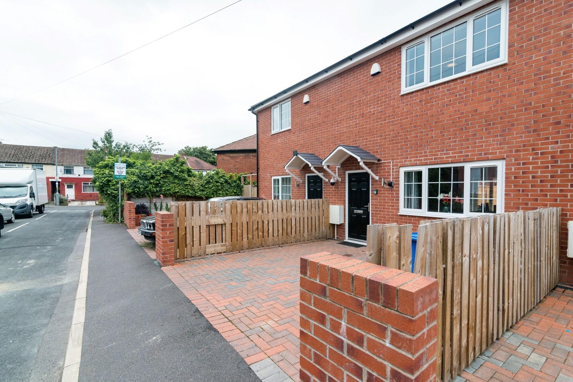 Vista Exterior Mosh Homes