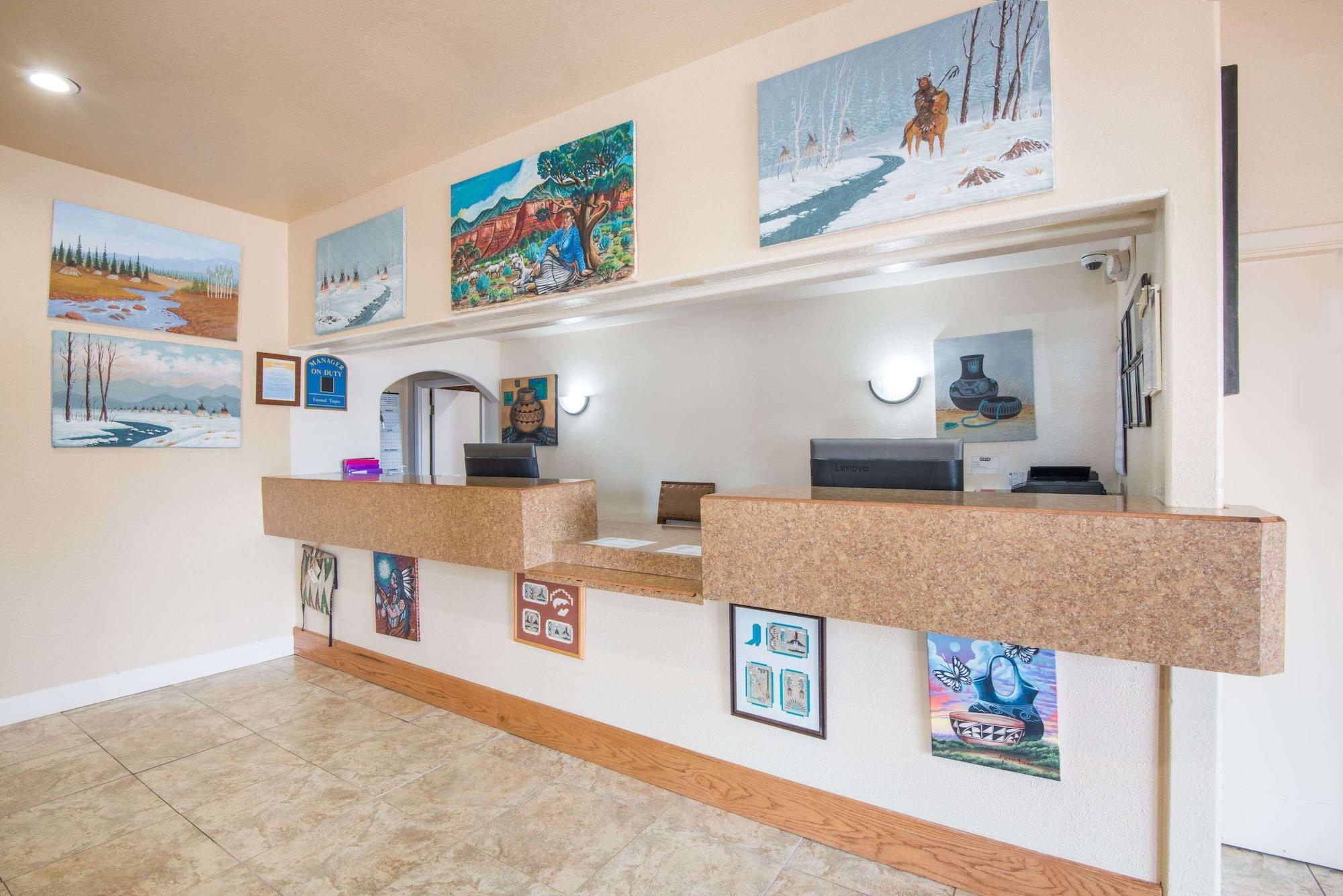 Vista Lobby Days Inn by Wyndham Gallup