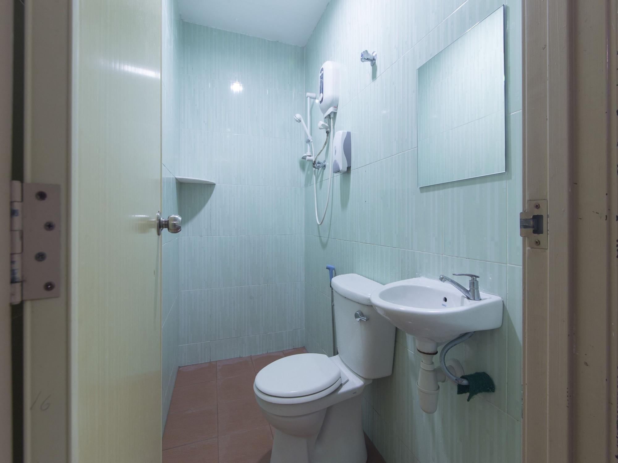 Equipamiento de Habitación OYO 44072 Mines Cempaka Hotel