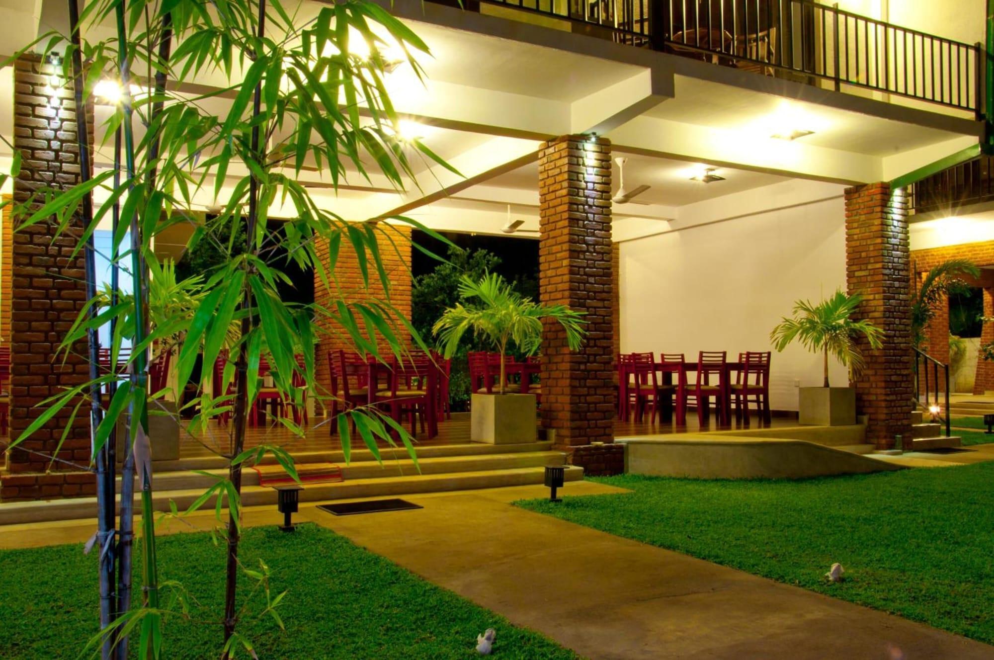 Vista Exterior Gamodh Citadel Resort