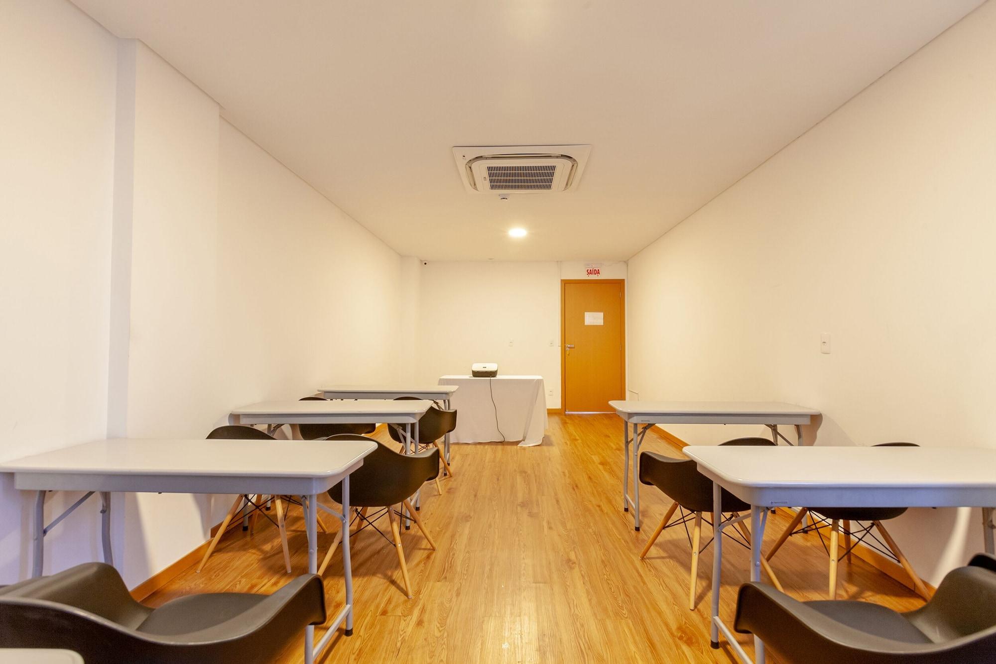 Sala de Reuniones Tri Hotel São João Batista