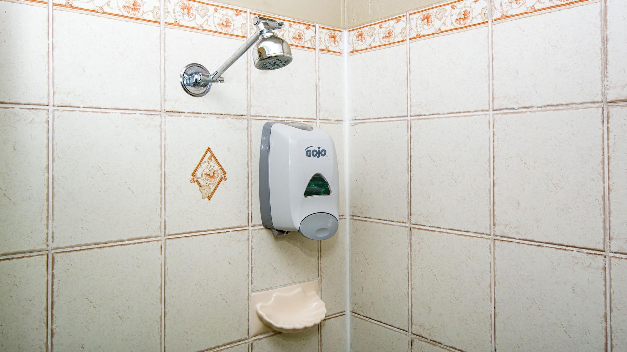 Equipamiento de Habitación Aalbany Motel