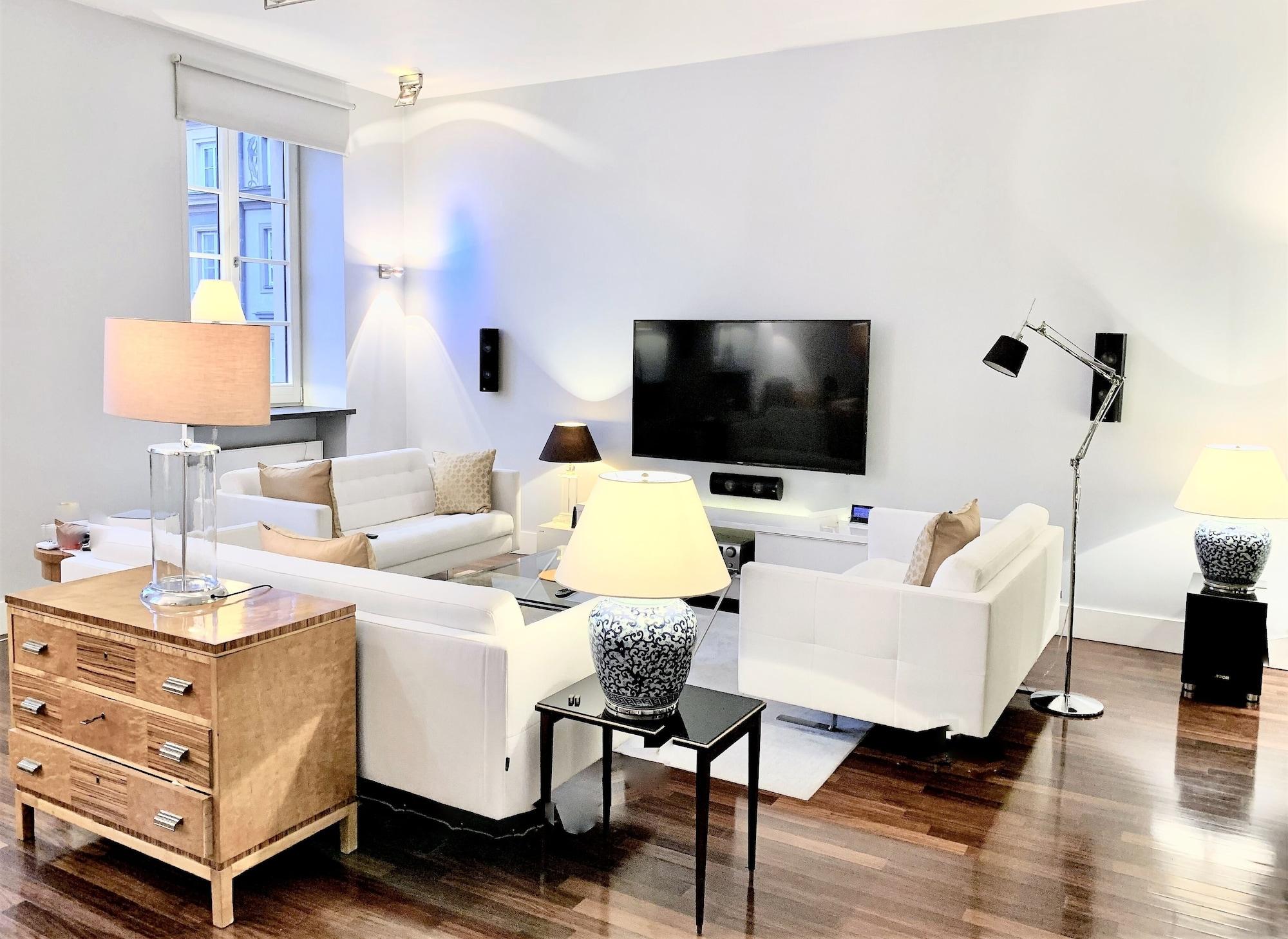 Vista Lobby MONDRIAN Luxury Suites & Apartments Old Town Market Square