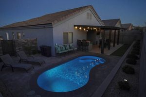 Alquiler Vacacional - 3-BedRm Pool House w/ Coffee Bar & 5 Total Beds