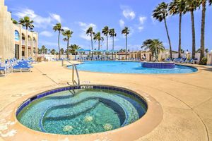 Alquiler Vacacional - 5 Mi to Beaches: Sunny Port Isabel Golf Retreat
