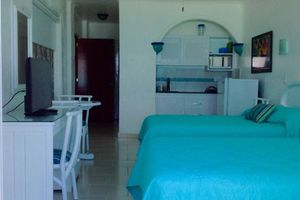 Alquiler Vacacional - ! GROUND FLOOR! PRIVATE YARD! Pool level Steps to the beach!
