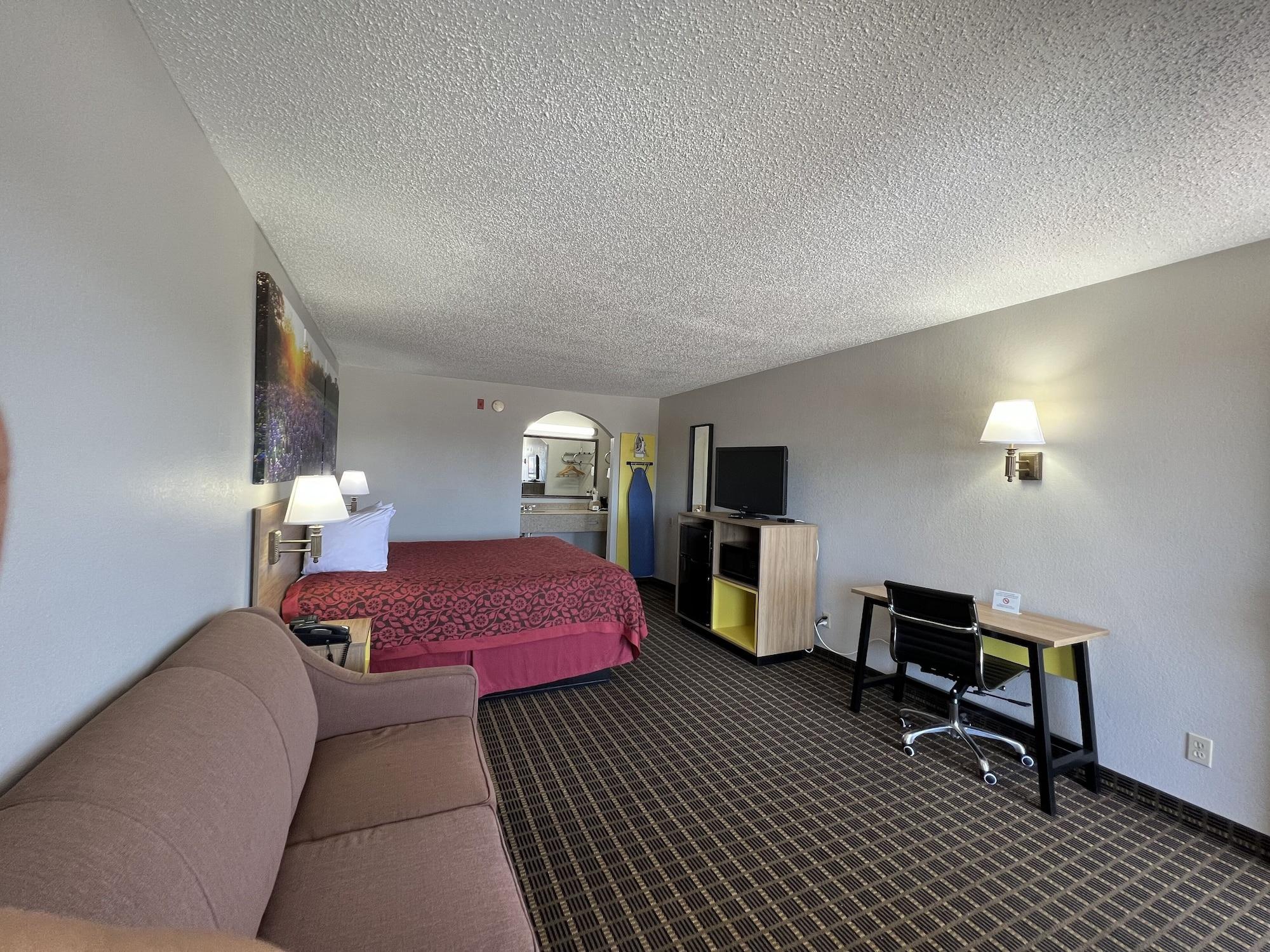 Vista Exterior Days Inn by Wyndham San Antonio Morgan's Wonderland / IH-35 N