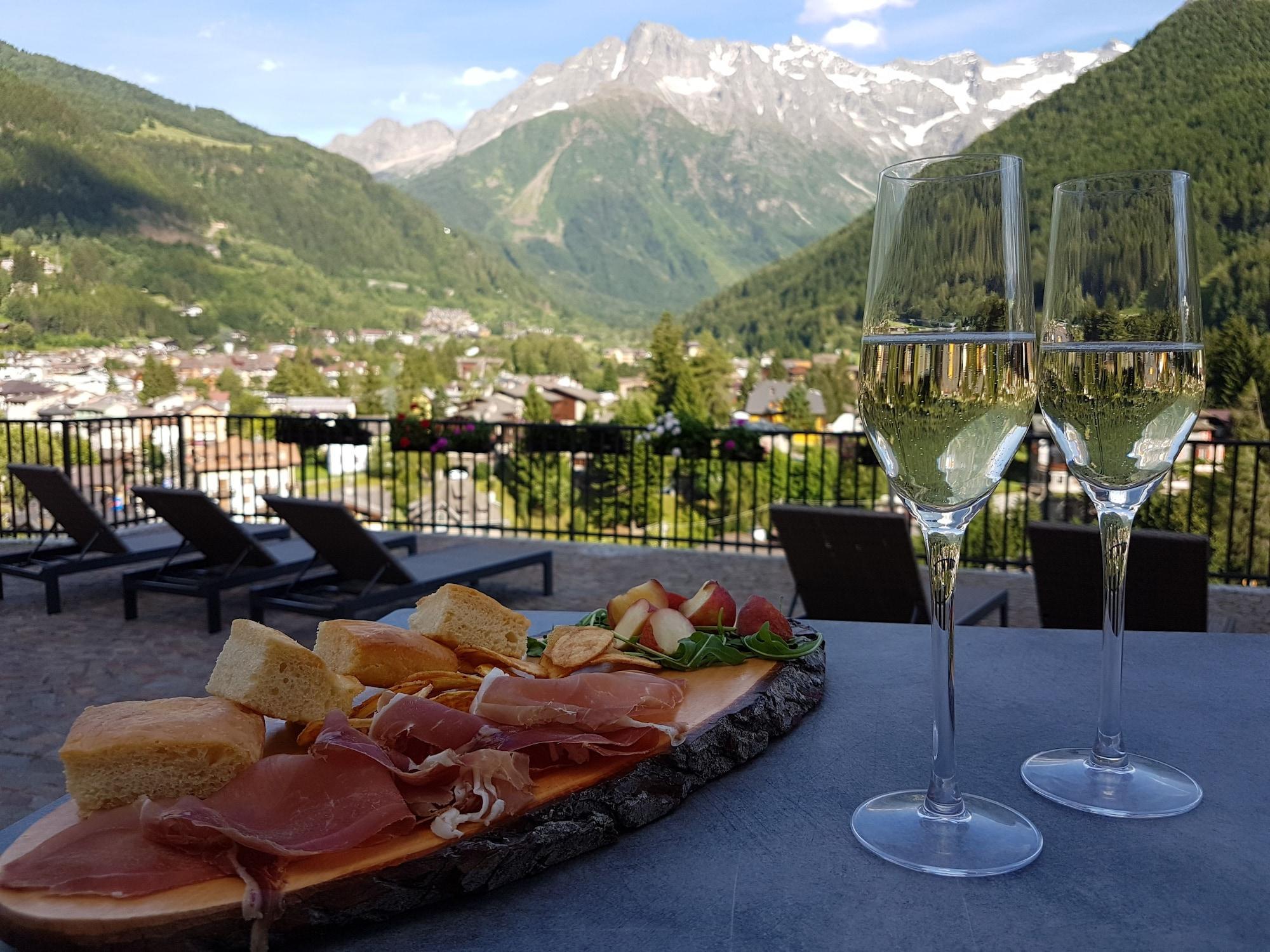 Varios Hotel Cristallo