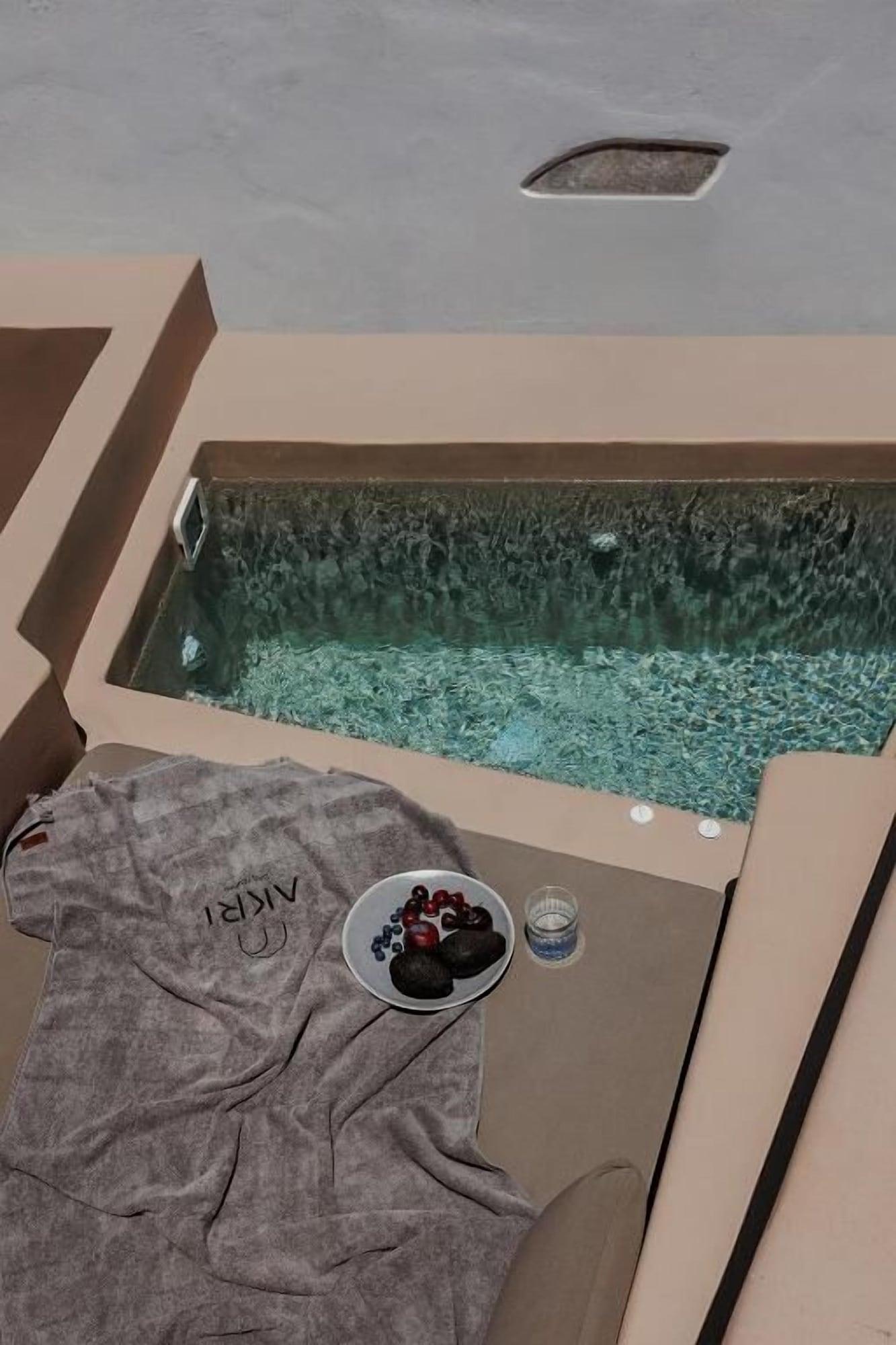 Varios Akri Santorini with heated Jacuzzi