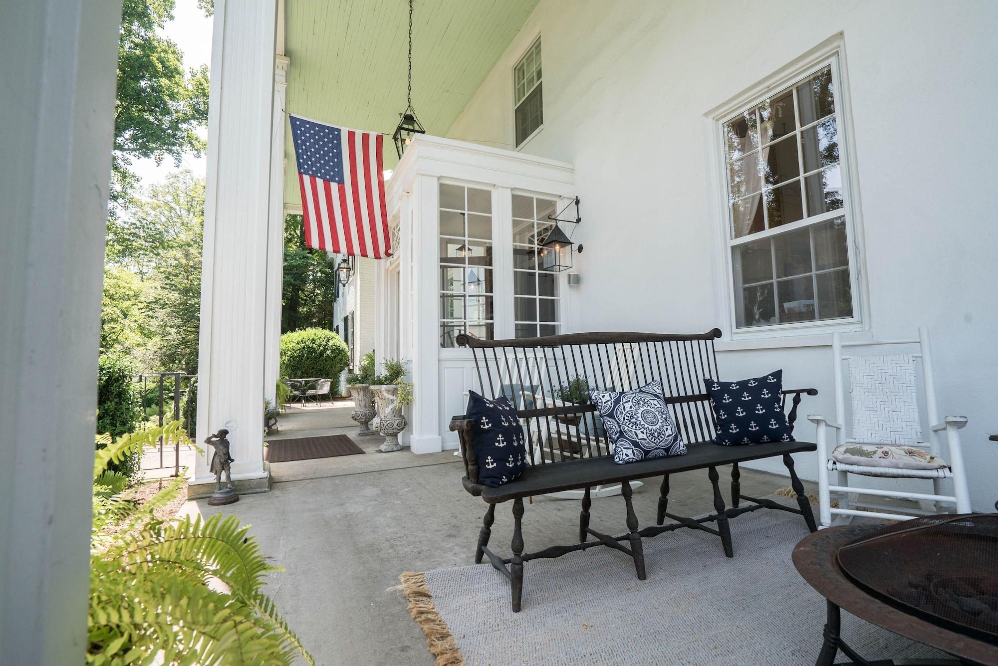 Vista Exterior Historic General Lewis Inn