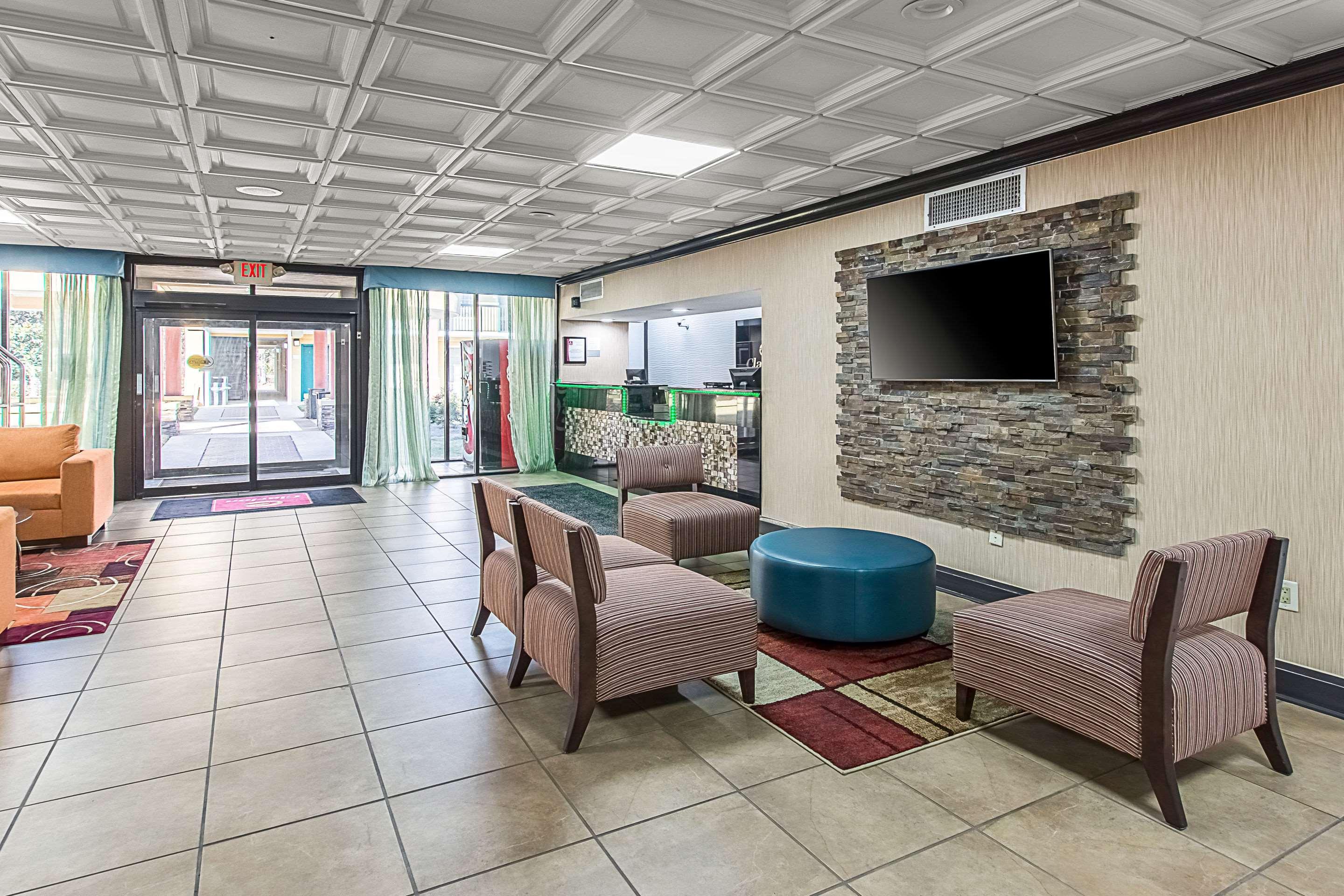 Vista Lobby Clarion Inn Columbia Airport