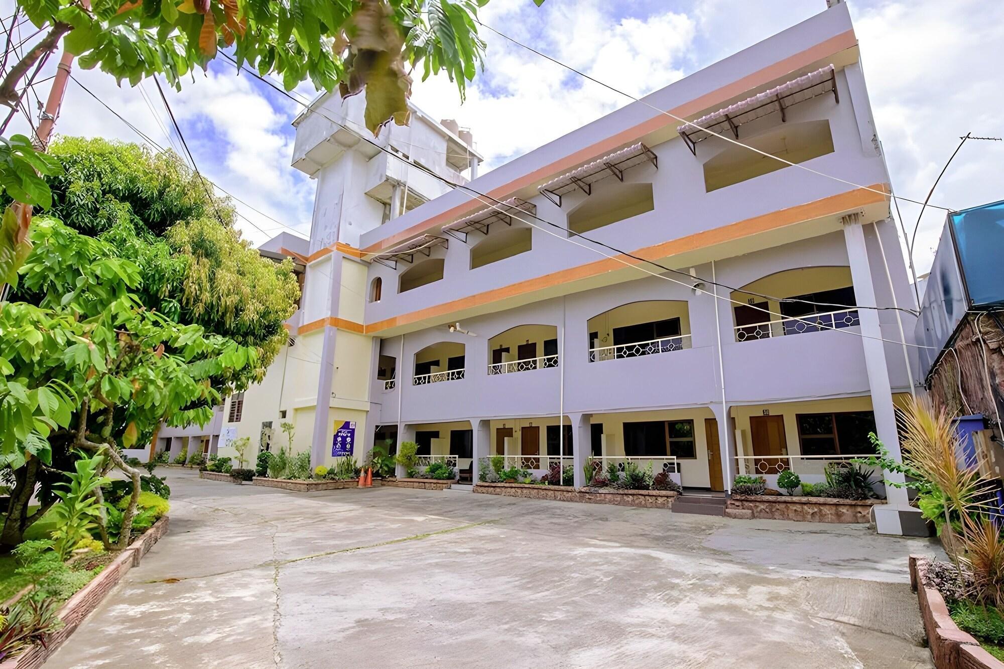 Vista Exterior Malibou Hotel Medan By Zuzu