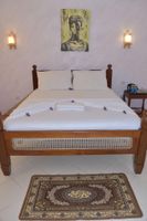 Alojamiento - Chukwani Executive Inn