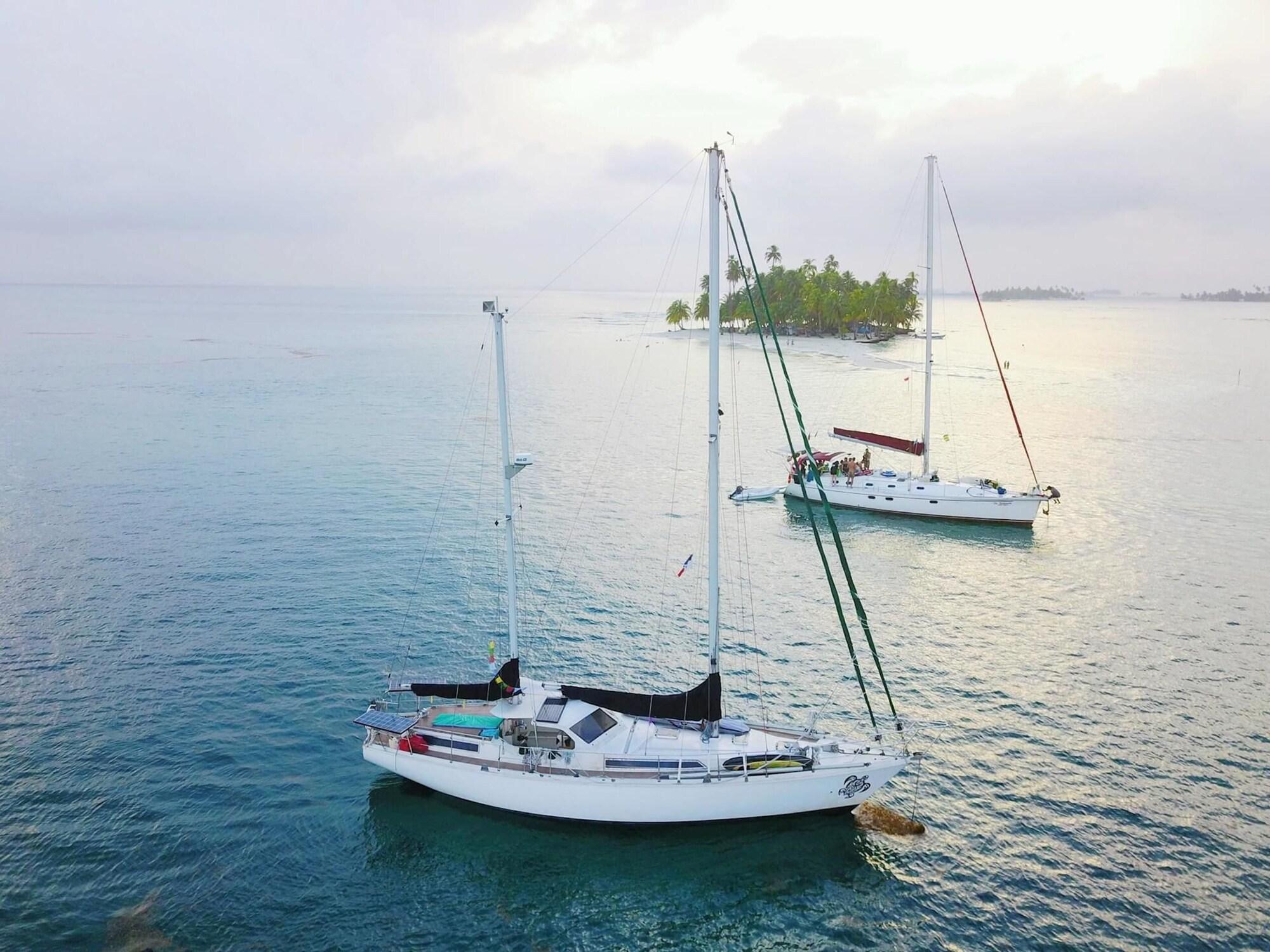 Varios Private Over-the-Water Cabin in San Blas including Meals
