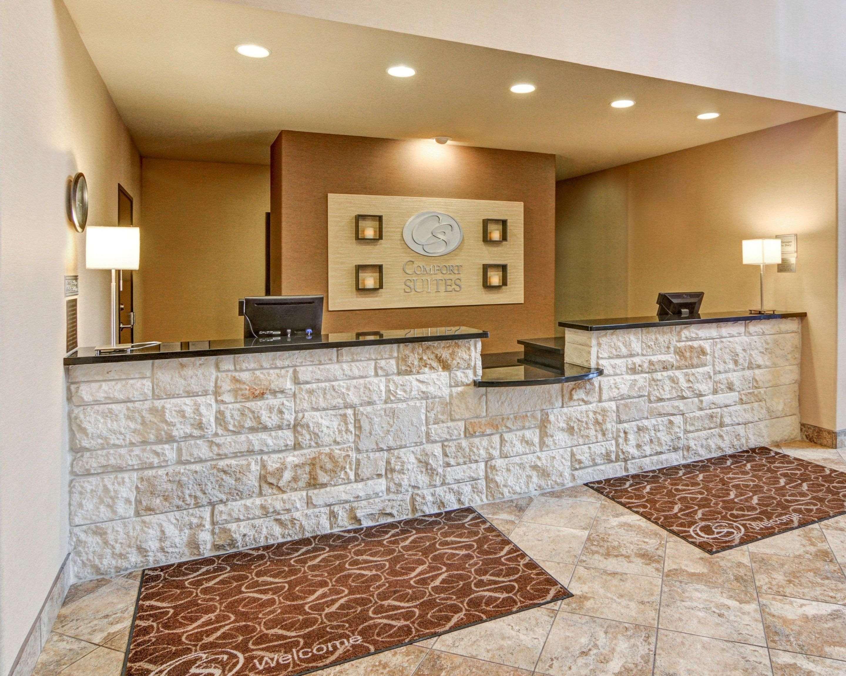 Vista Lobby Comfort Suites Arlington - Entertainment District