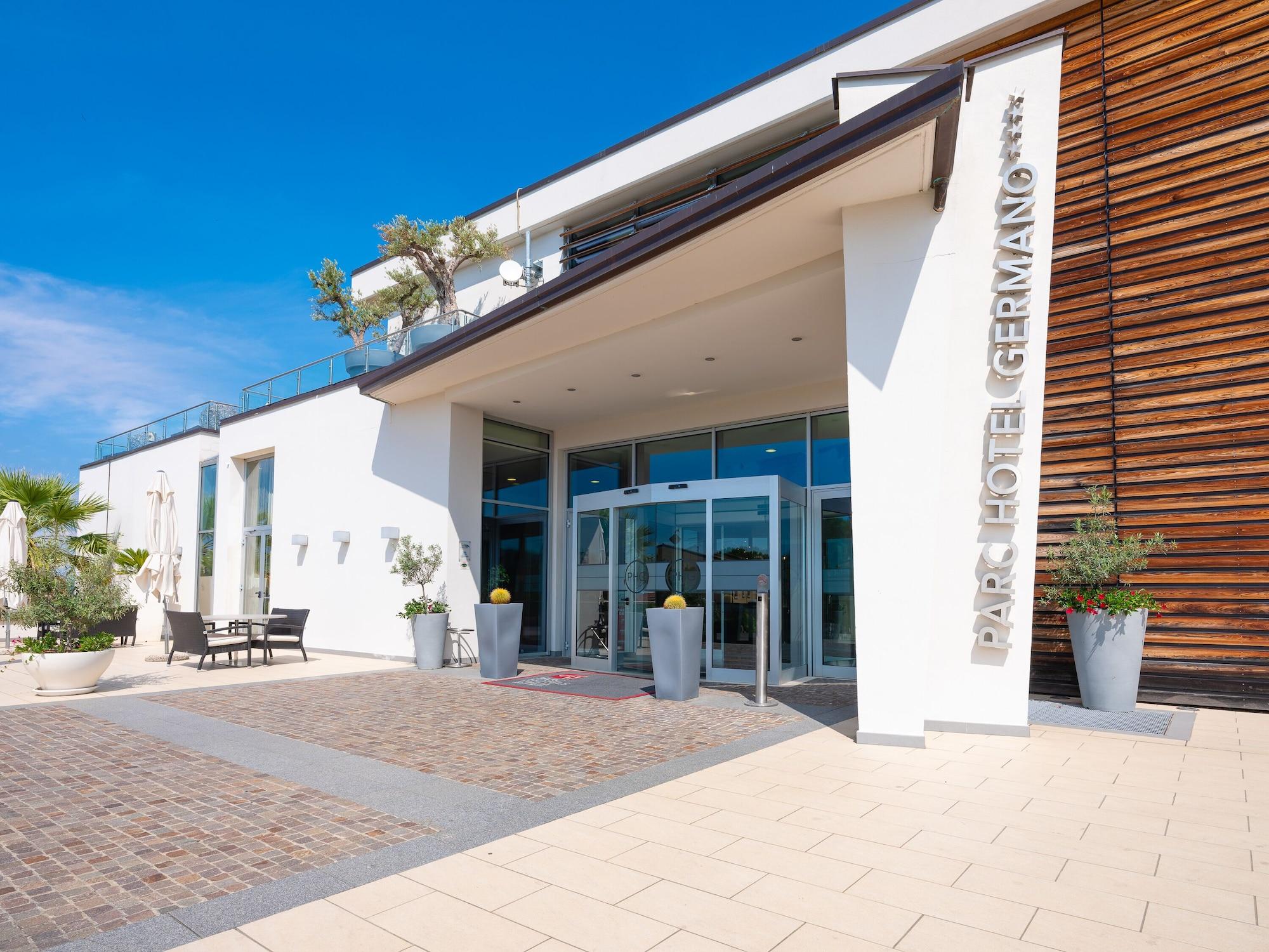Vista Exterior Parc Hotel Germano Suites