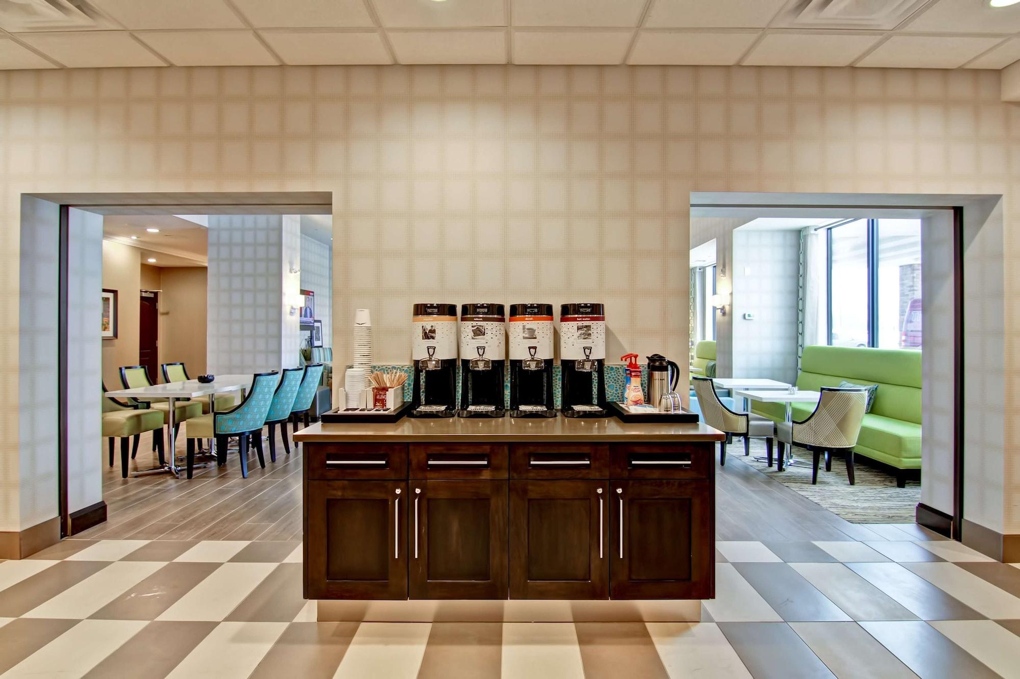 Restaurant Hampton Inn & Suites by Hilton Saskatoon Airport