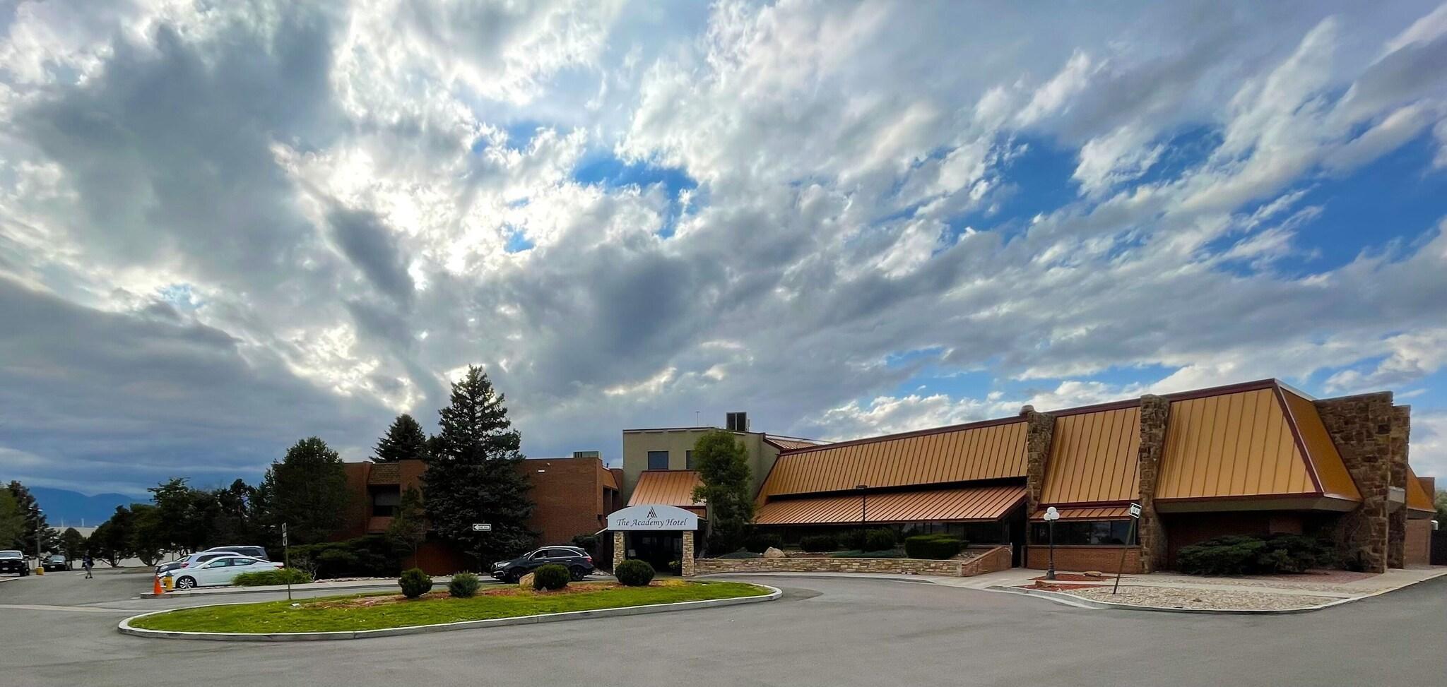Vista Exterior The Academy Hotel Colorado Springs