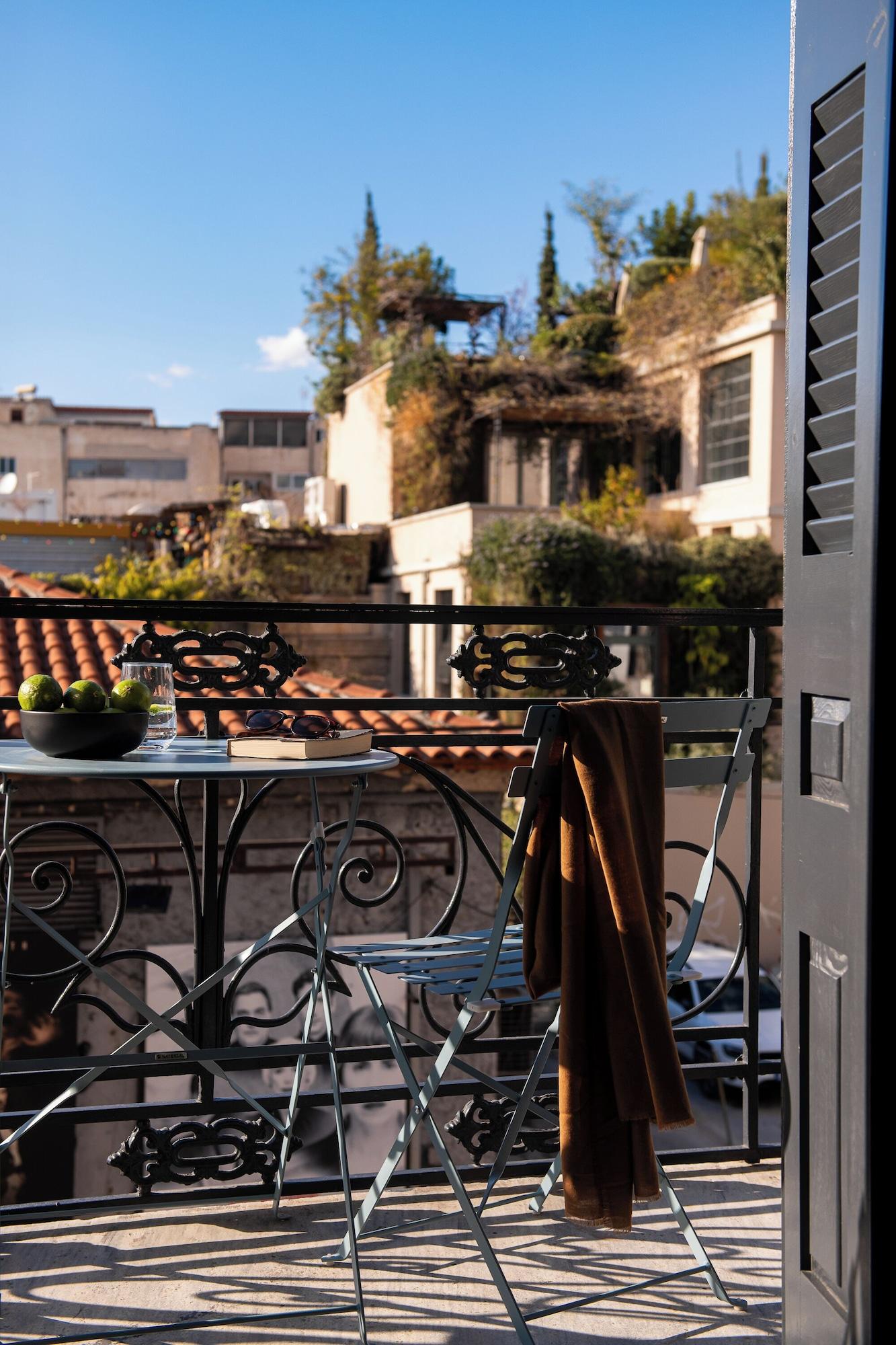 Varios Living Yard Thissio