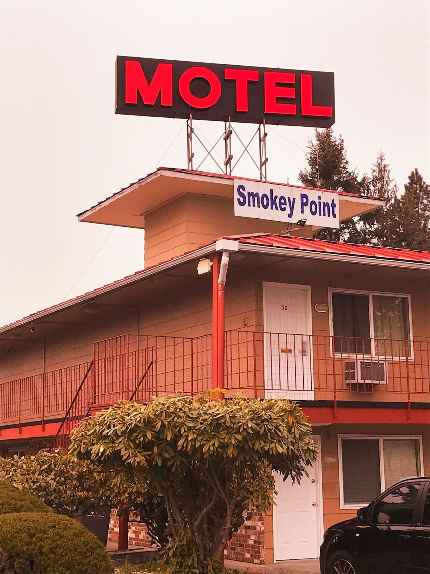 Vista Exterior Smokey Point Motor Inn