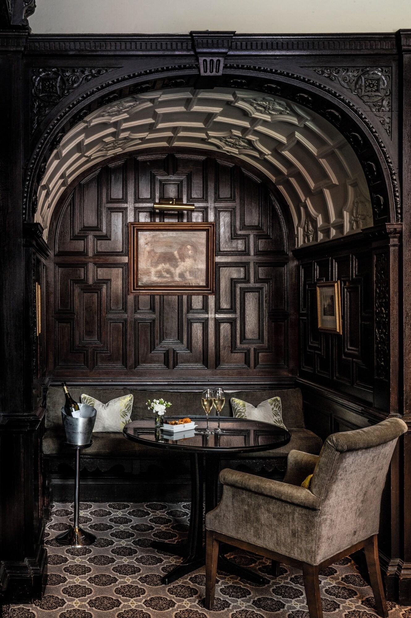 Vista Lobby Audleys Wood Hotel