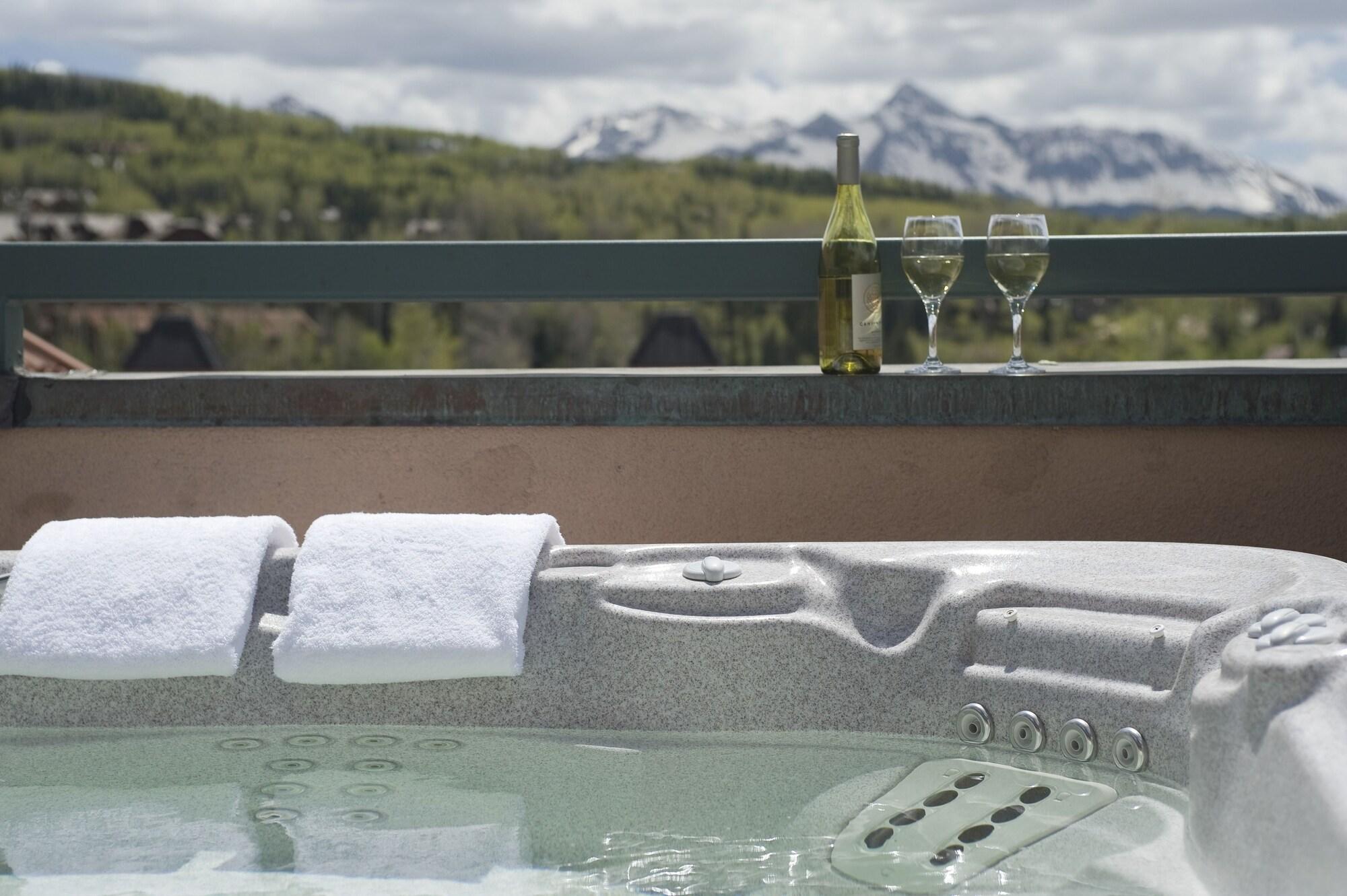 Spa Inn at Lost Creek