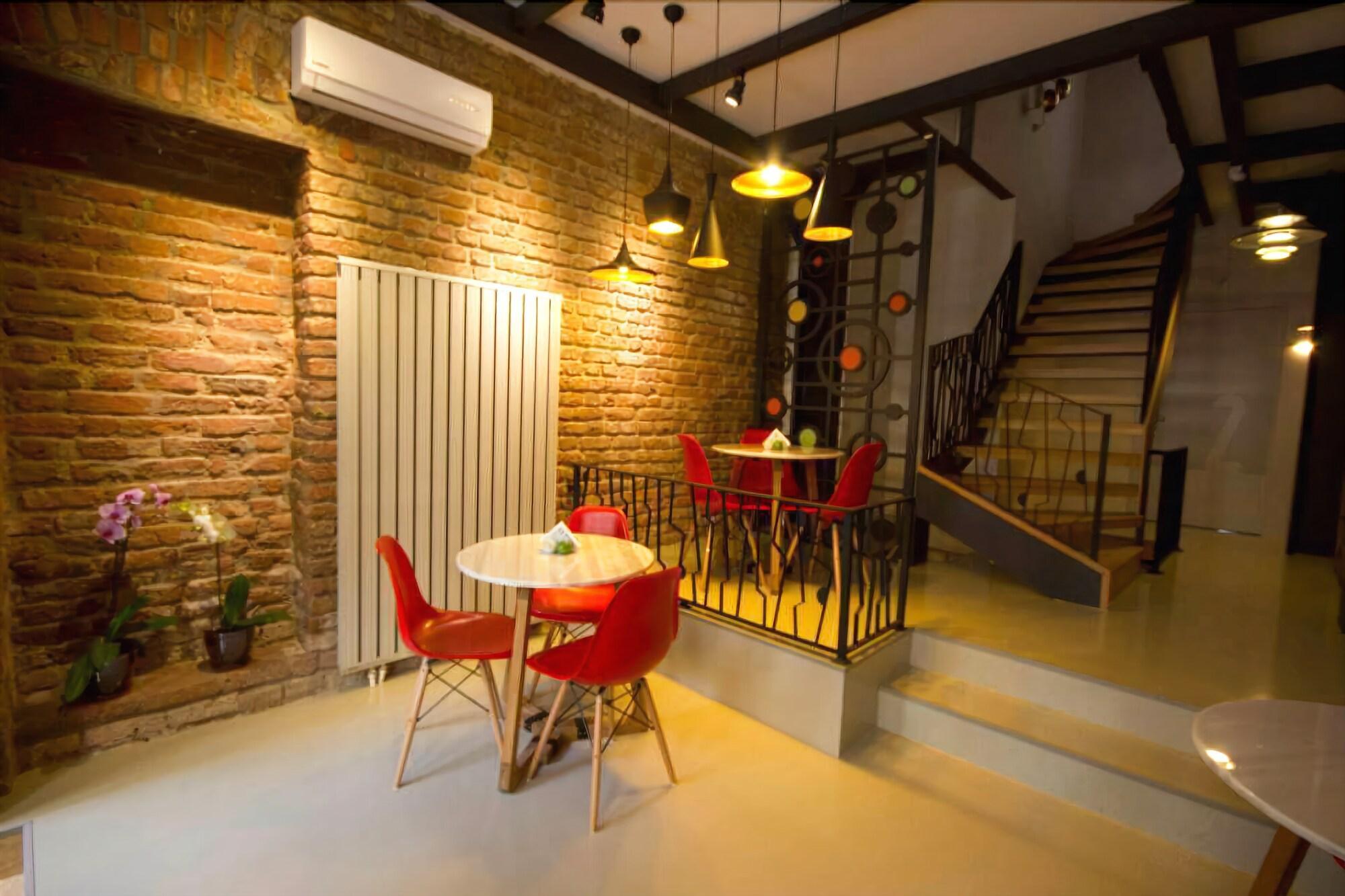 Vista Lobby Calanthe Residence