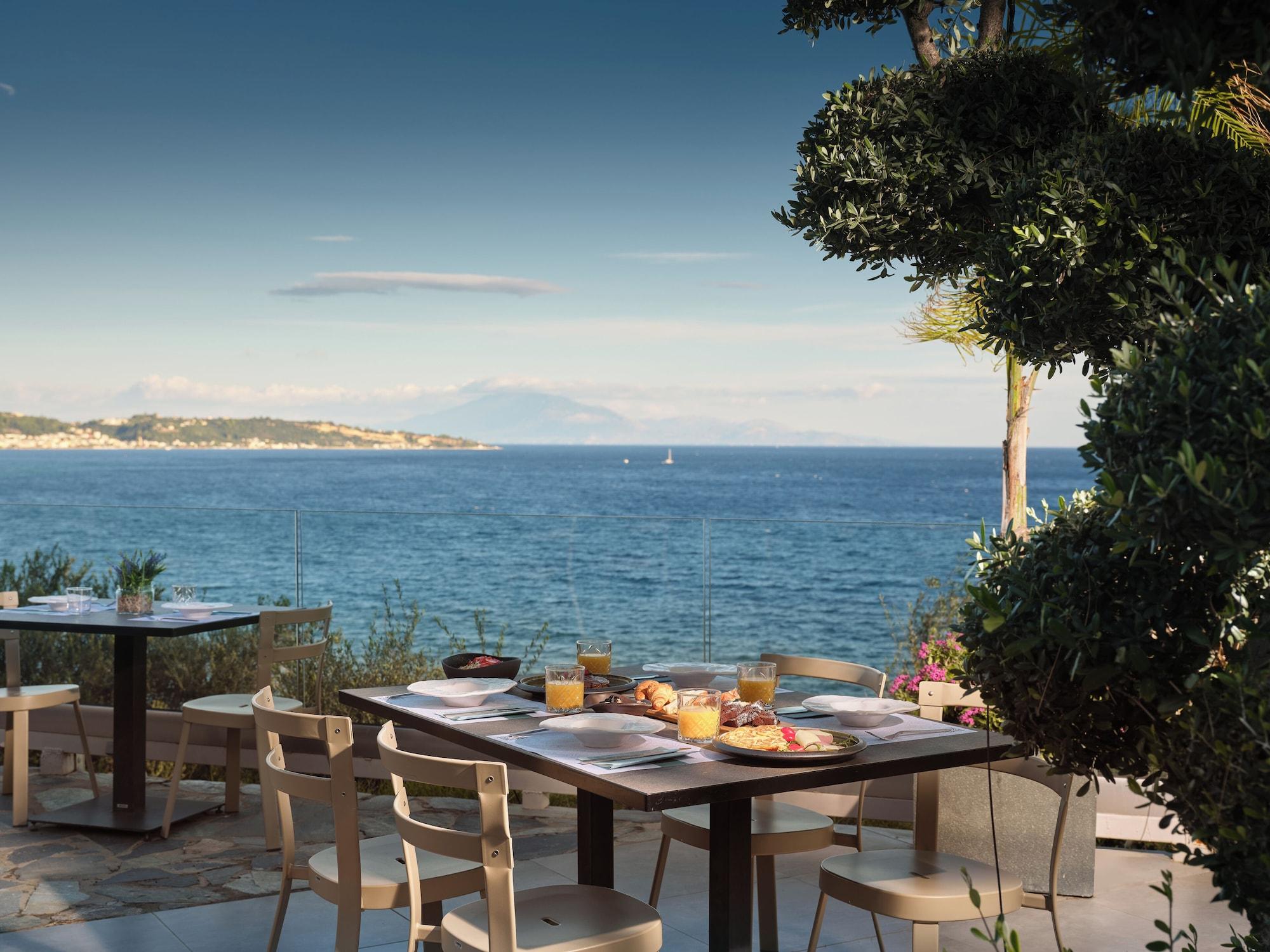 Vista Exterior Ionian Hill Hotel