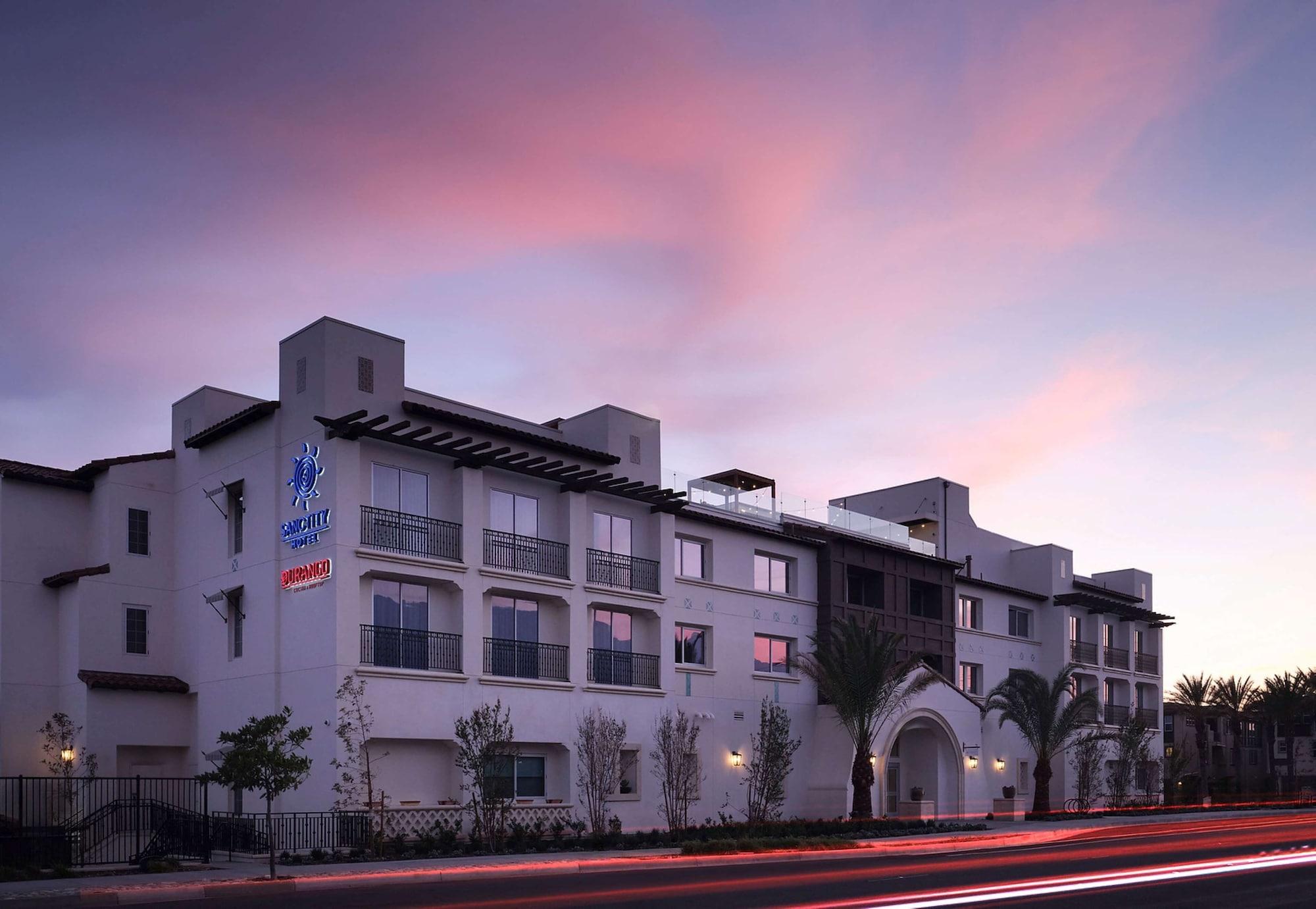 Vista Exterior Sanctity Hotel Rancho Cucamonga, Tapestry Collection Hilton